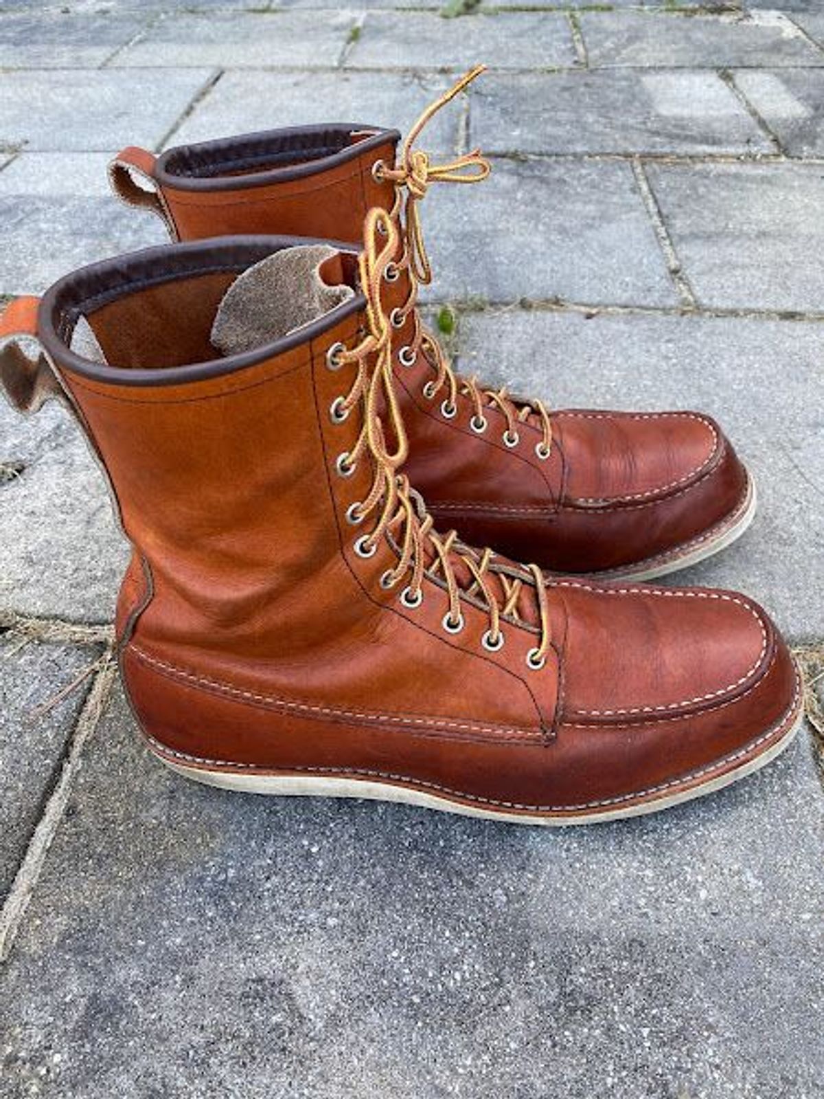Photo by patinathunderdome on December 4, 2021 of the Red Wing 8-Inch Classic Moc in S.B. Foot Oro-Iginal.