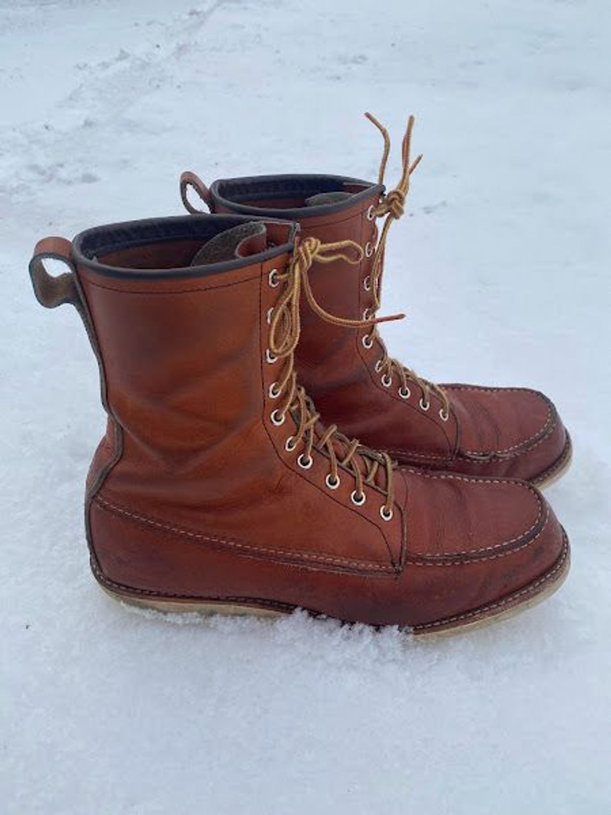 Photo by patinathunderdome on February 5, 2022 of the Red Wing 8-Inch Classic Moc in S.B. Foot Oro-Iginal.