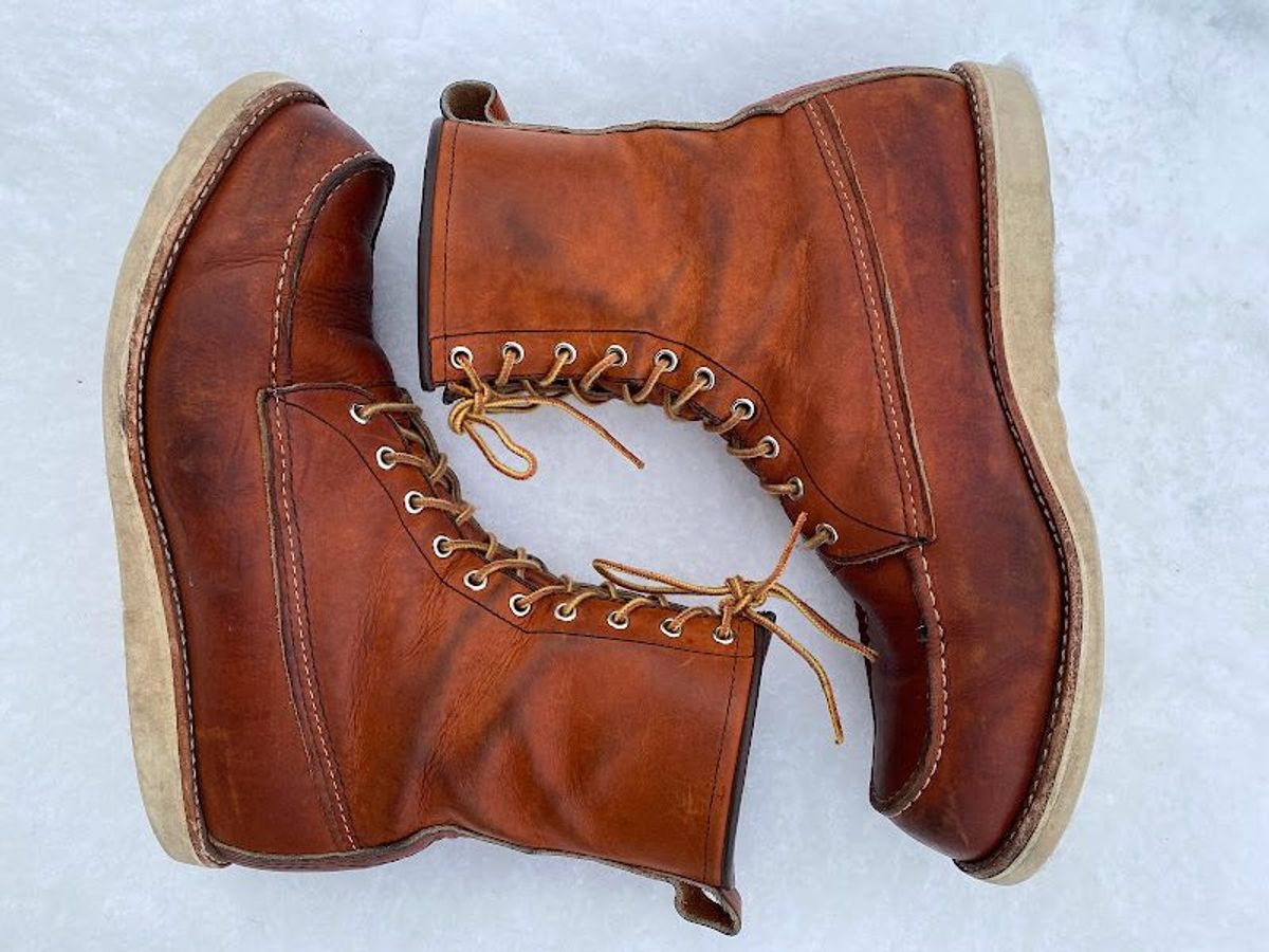 Photo by patinathunderdome on February 5, 2022 of the Red Wing 8-Inch Classic Moc in S.B. Foot Oro-Iginal.