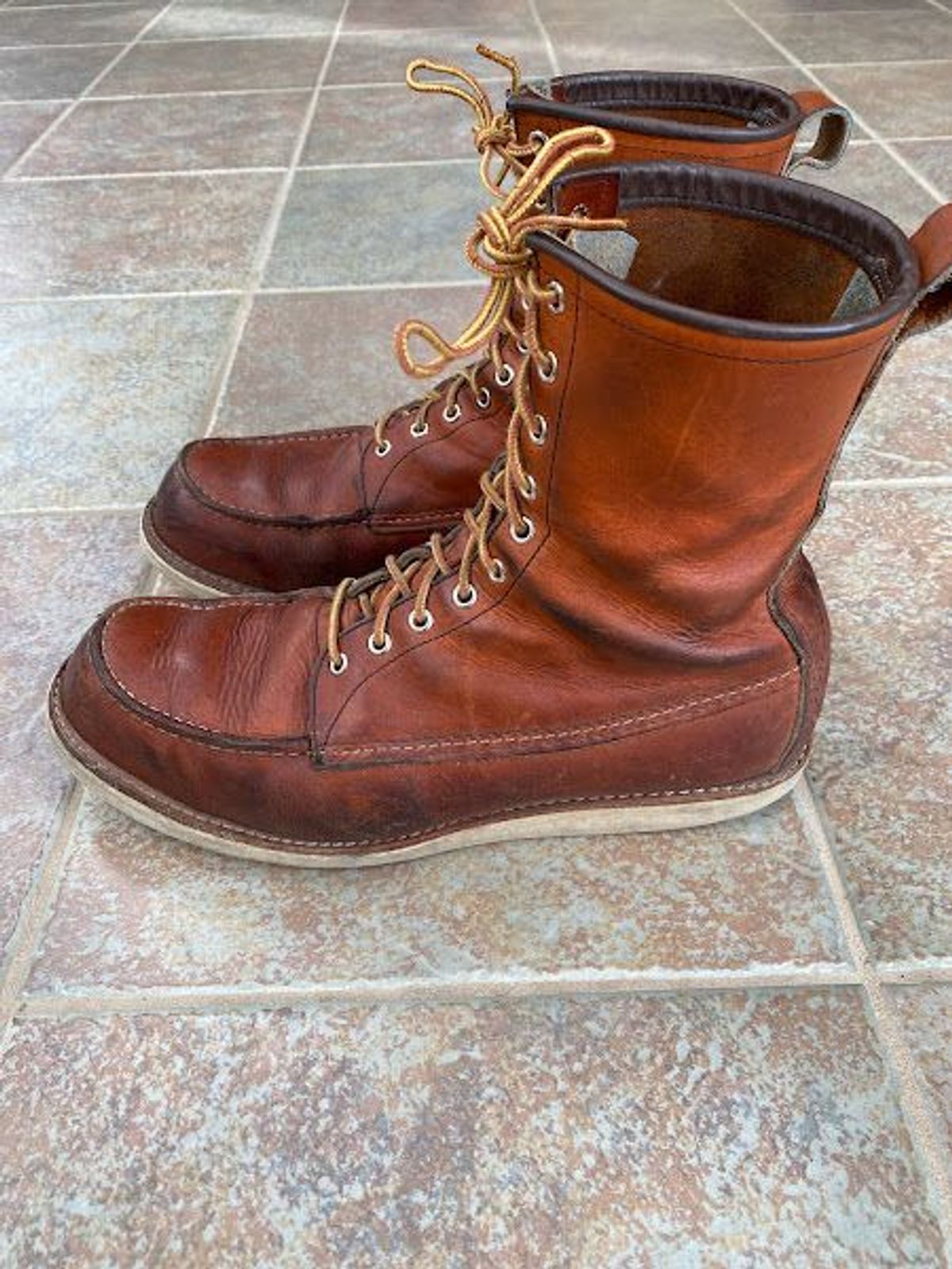 Photo by patinathunderdome on April 5, 2022 of the Red Wing 8-Inch Classic Moc in S.B. Foot Oro-Iginal.