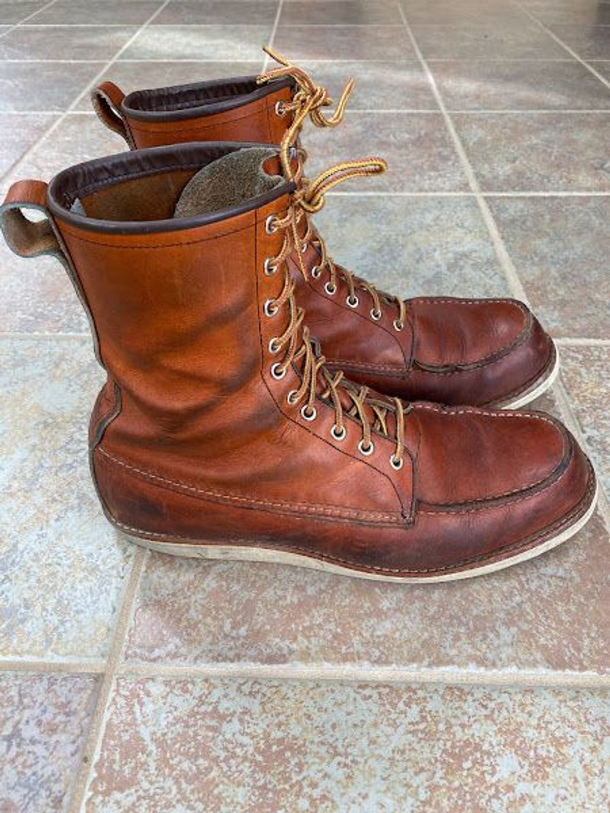 Photo by patinathunderdome on April 5, 2022 of the Red Wing 8-Inch Classic Moc in S.B. Foot Oro-Iginal.