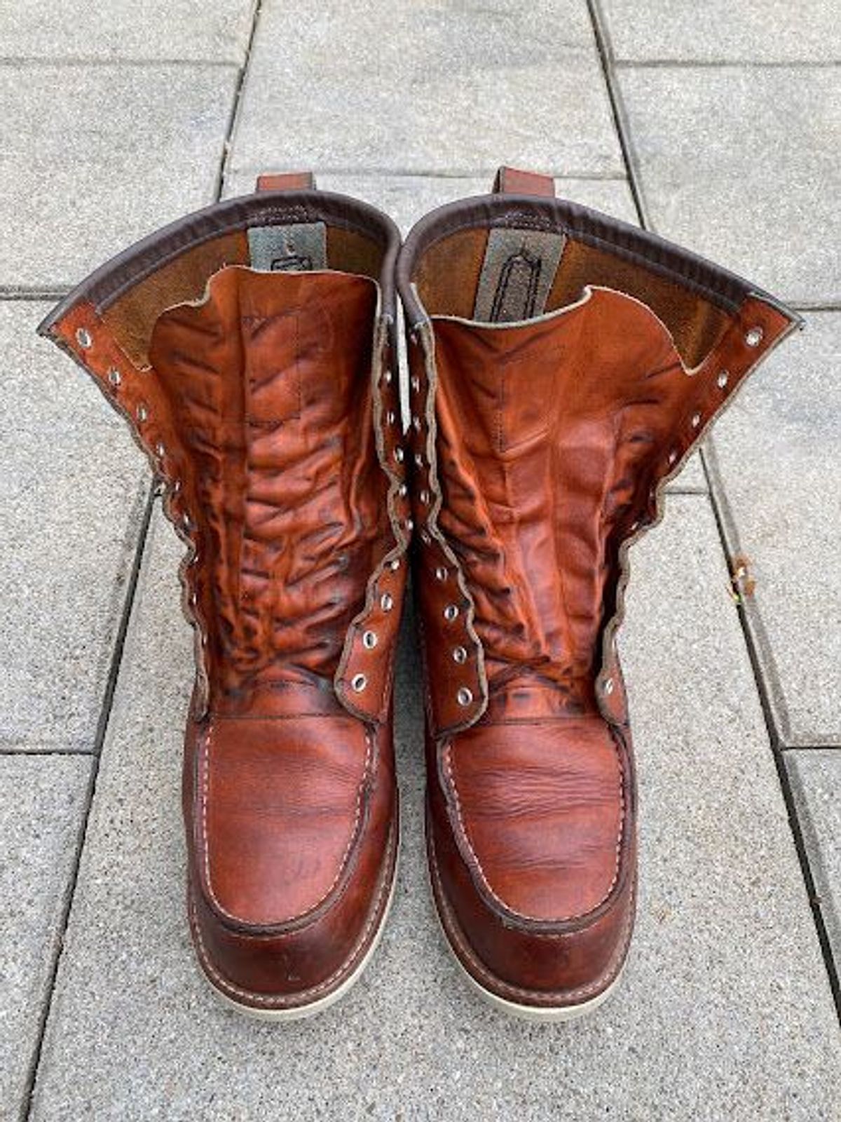 Photo by patinathunderdome on May 6, 2022 of the Red Wing 8-Inch Classic Moc in S.B. Foot Oro-Iginal.