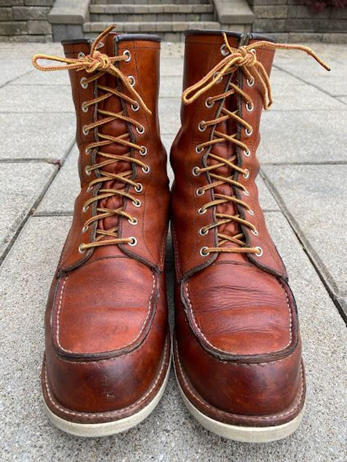 Photo by patinathunderdome on May 6, 2022 of the Red Wing 8-Inch Classic Moc in S.B. Foot Oro-Iginal.