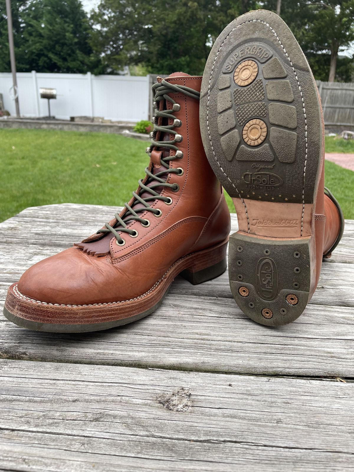 Photo by patinathunderdome on May 5, 2022 of the Jakkrabbits Ivories Boot in Indonesian Natural Veg Tan.