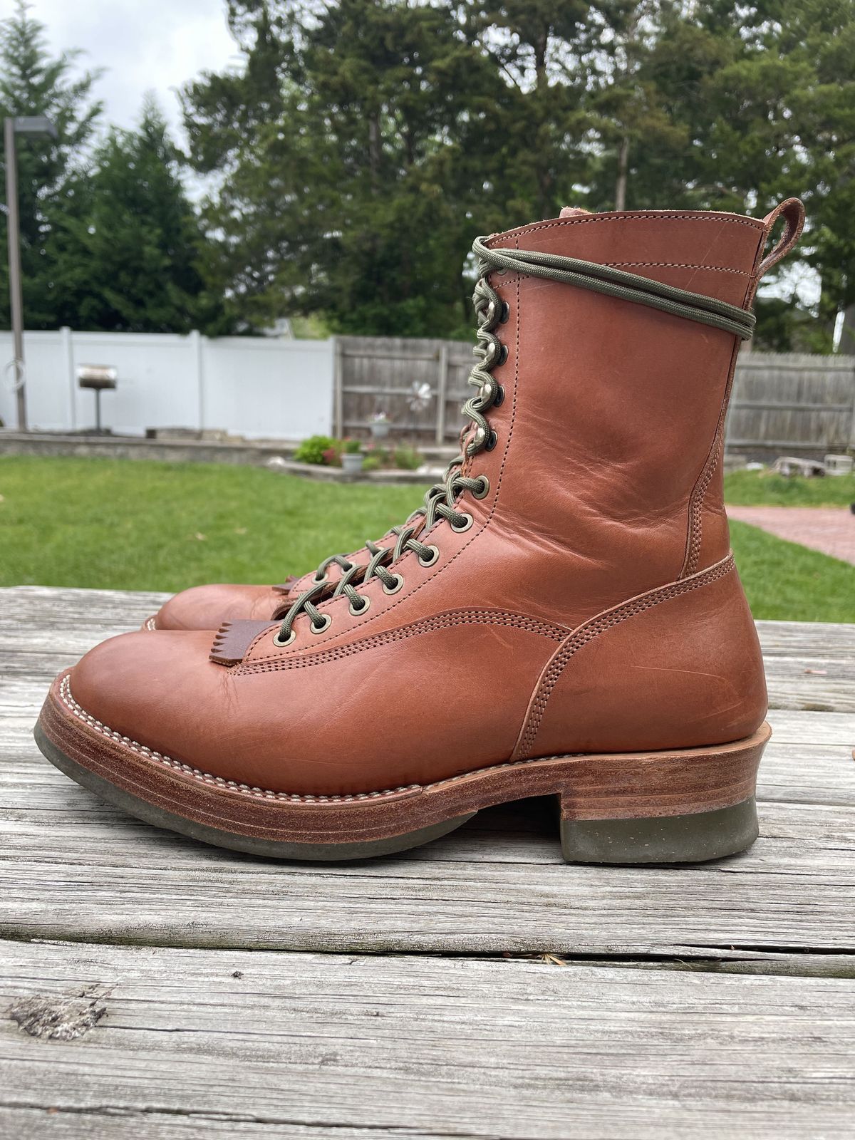 Photo by patinathunderdome on May 5, 2022 of the Jakkrabbits Ivories Boot in Indonesian Natural Veg Tan.