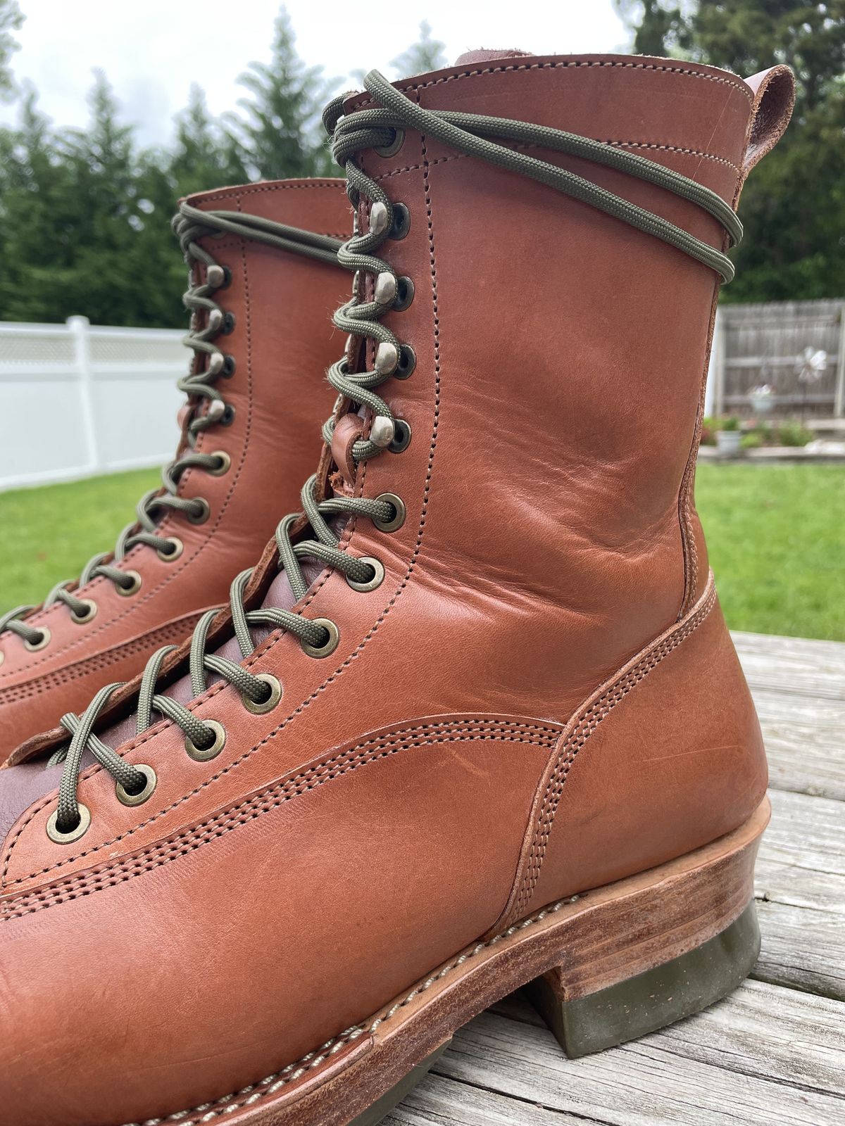 Photo by patinathunderdome on May 5, 2022 of the Jakkrabbits Ivories Boot in Indonesian Natural Veg Tan.