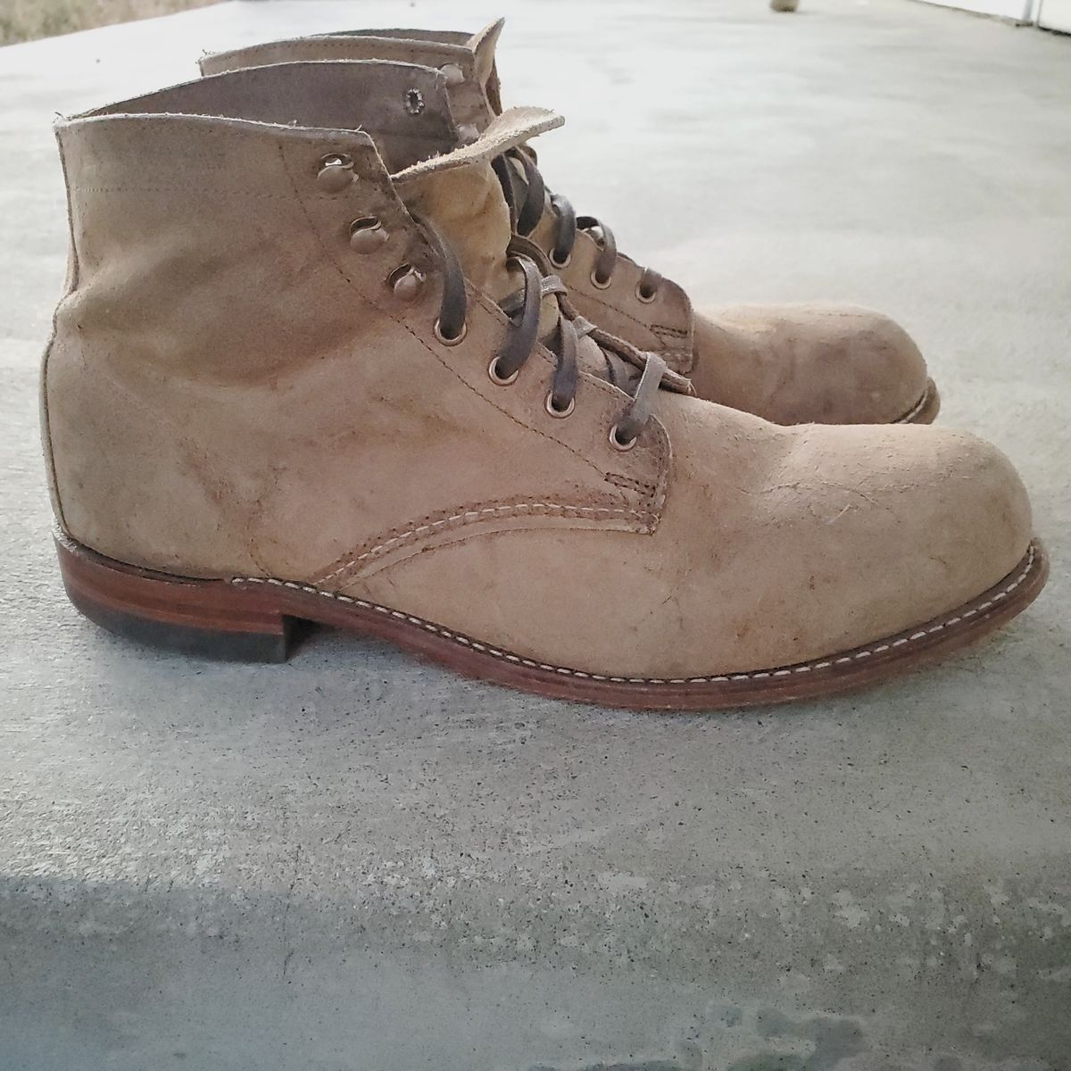 Photo by patinathunderdome on December 5, 2021 of the Wolverine 1000 Mile Plain-Toe Boot in C.F. Stead Teak Waxy Mohawk.