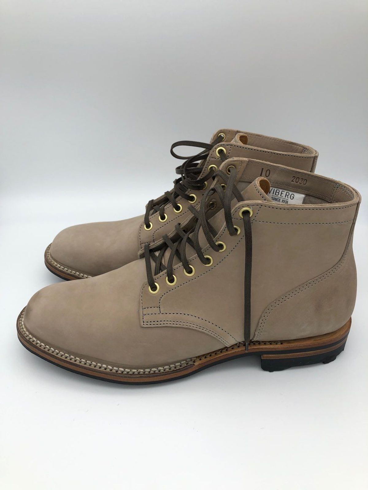 Photo by patinathunderdome on September 30, 2021 of the Viberg Service Boot in Maryam Light Grey Horsebutt.