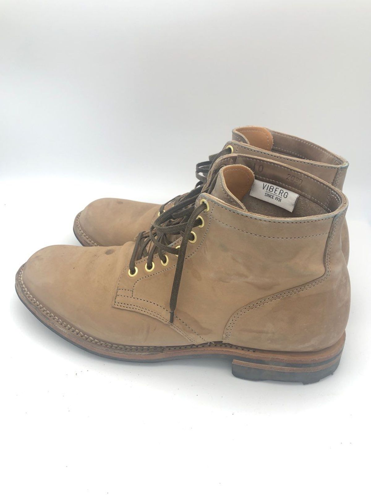 Photo by patinathunderdome on December 2, 2021 of the Viberg Service Boot in Maryam Light Grey Horsebutt.