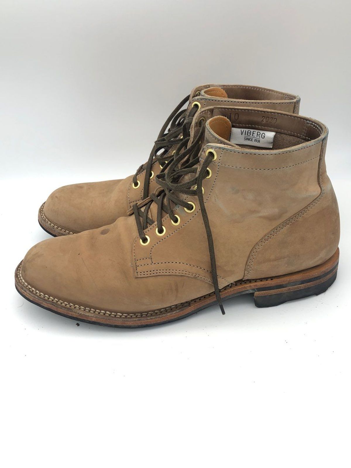 Photo by patinathunderdome on January 2, 2022 of the Viberg Service Boot in Maryam Light Grey Horsebutt.