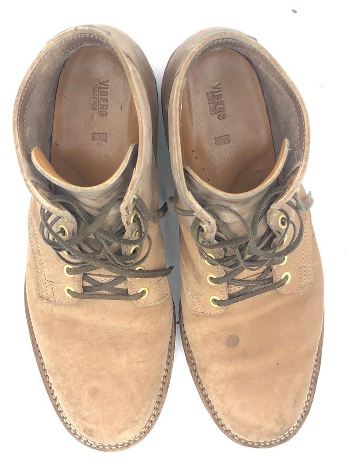 Photo by patinathunderdome on January 2, 2022 of the Viberg Service Boot in Maryam Light Grey Horsebutt.