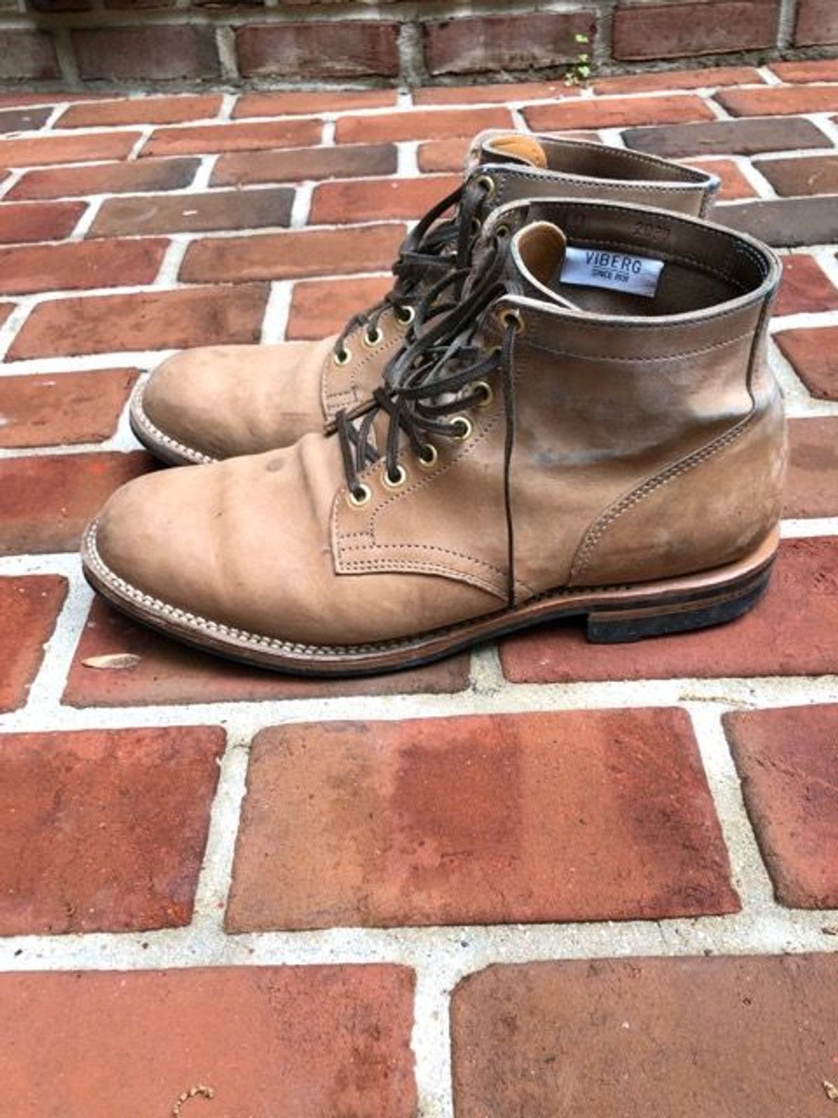 Photo by patinathunderdome on May 5, 2022 of the Viberg Service Boot in Maryam Light Grey Horsebutt.