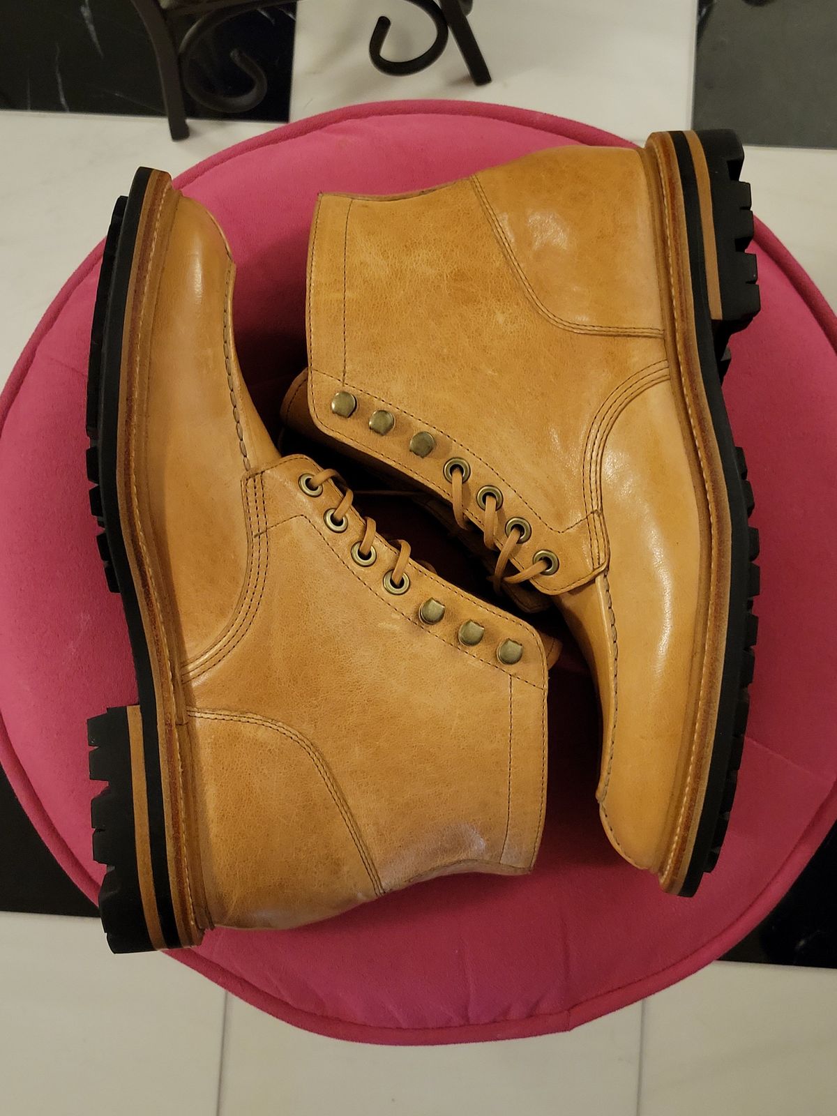 Photo by patinathunderdome on November 1, 2021 of the Grant Stone Ottawa Boot in Incas Natural Kangaroo.