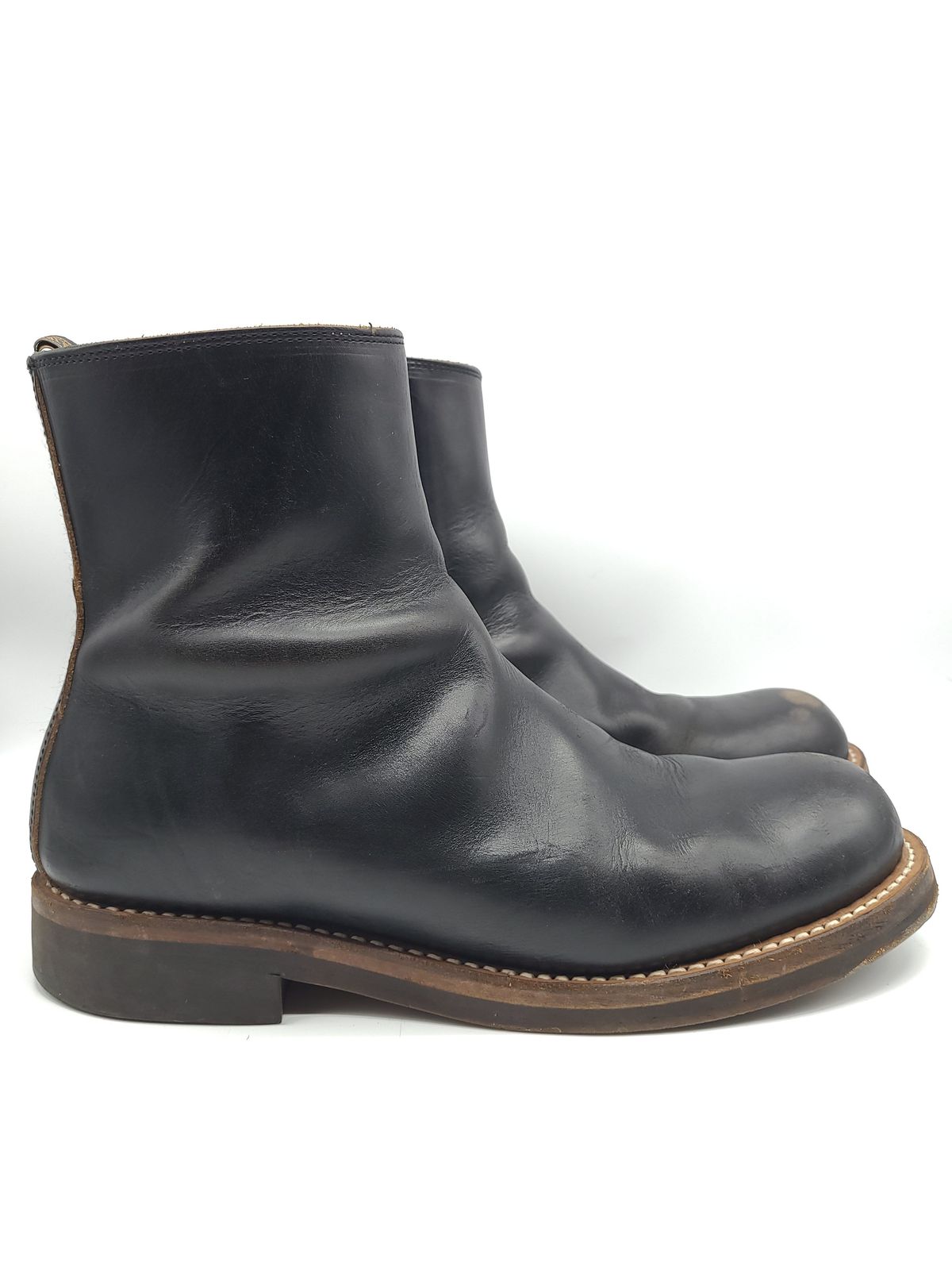 Photo by patinathunderdome on May 6, 2022 of the Rolling Dub Trio Casper Boot in Horween Black Chromexcel.