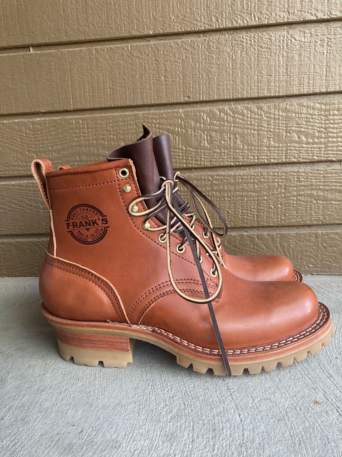 Photo by patinathunderdome on September 30, 2021 of the Frank's Boots Wilshire in Wickett & Craig Chestnut English Bridle.