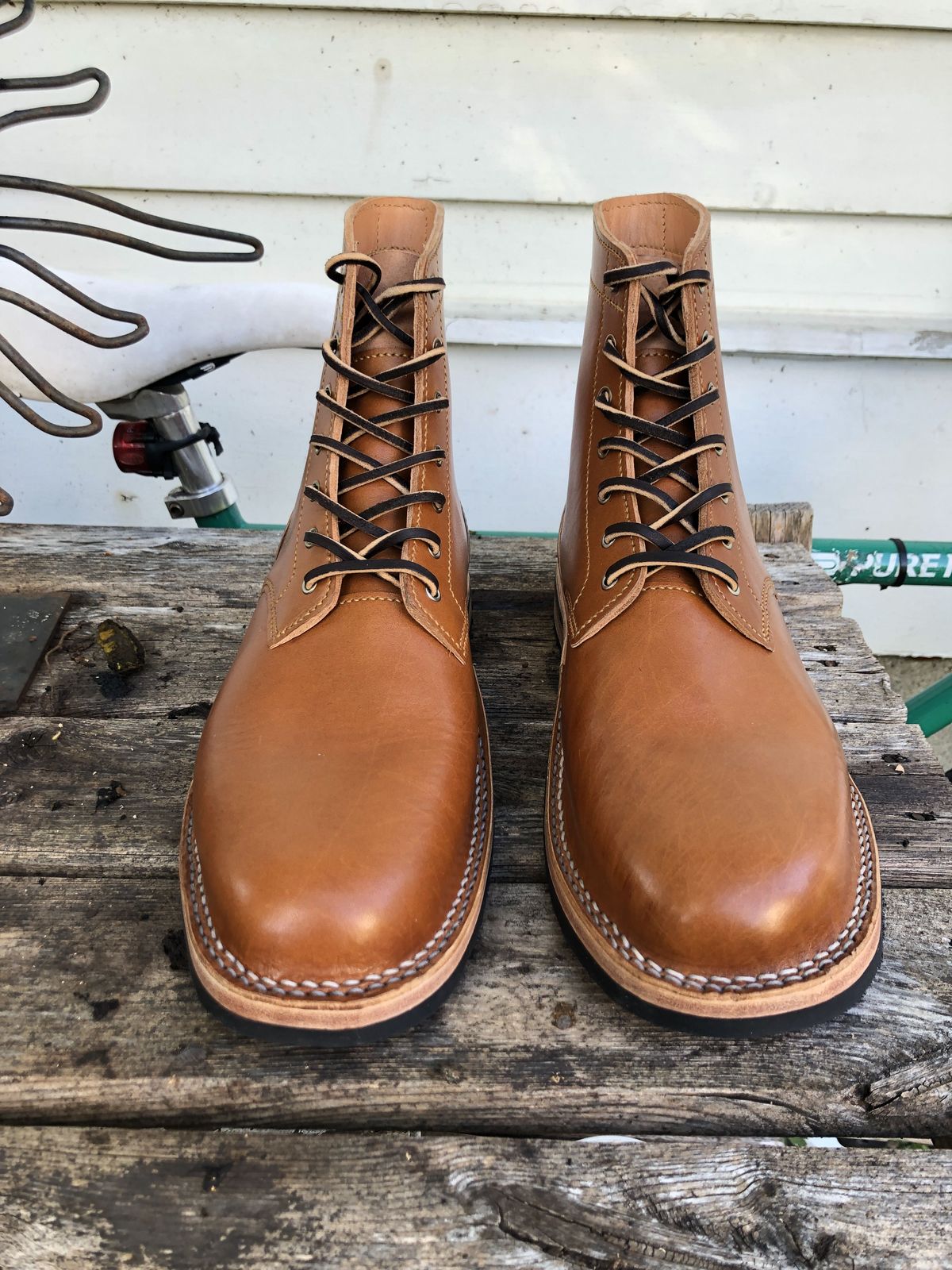 Photo by patinathunderdome on October 8, 2021 of the Confluence Leather #1 in MPG Bourbon Apollo.