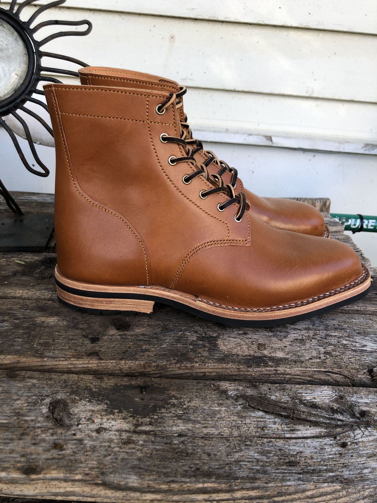 Photo by patinathunderdome on October 8, 2021 of the Confluence Leather #1 in MPG Bourbon Apollo.
