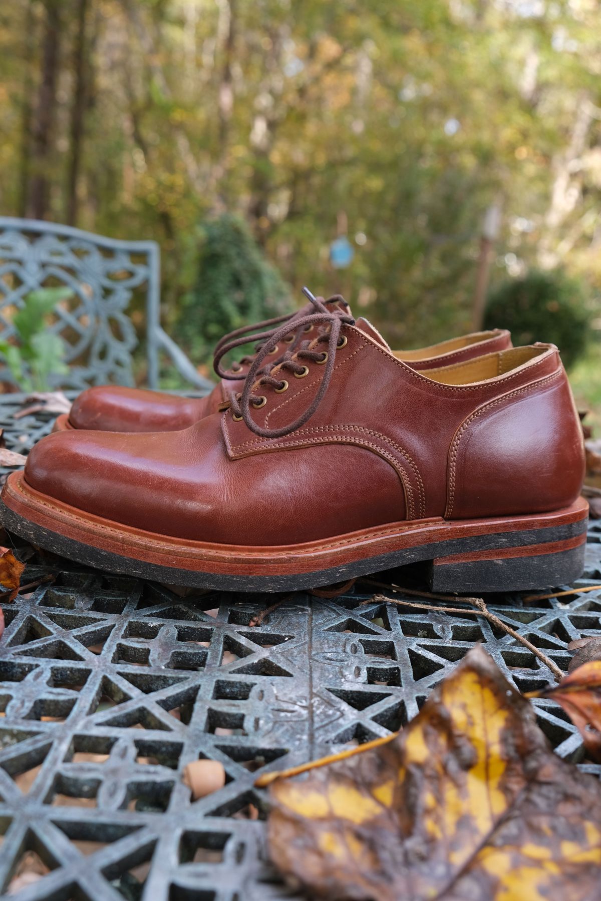Photo by patinathunderdome on November 3, 2021 of the Sagara x Stitchdown Bandung Derby in Conceria Cloe Mahogany Horsebutt.