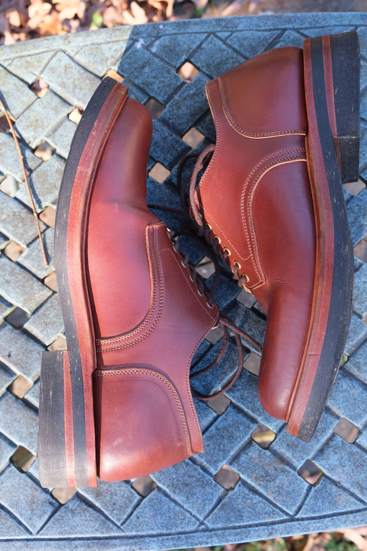 Photo by patinathunderdome on December 2, 2021 of the Sagara x Stitchdown Bandung Derby in Conceria Cloe Mahogany Horsebutt.