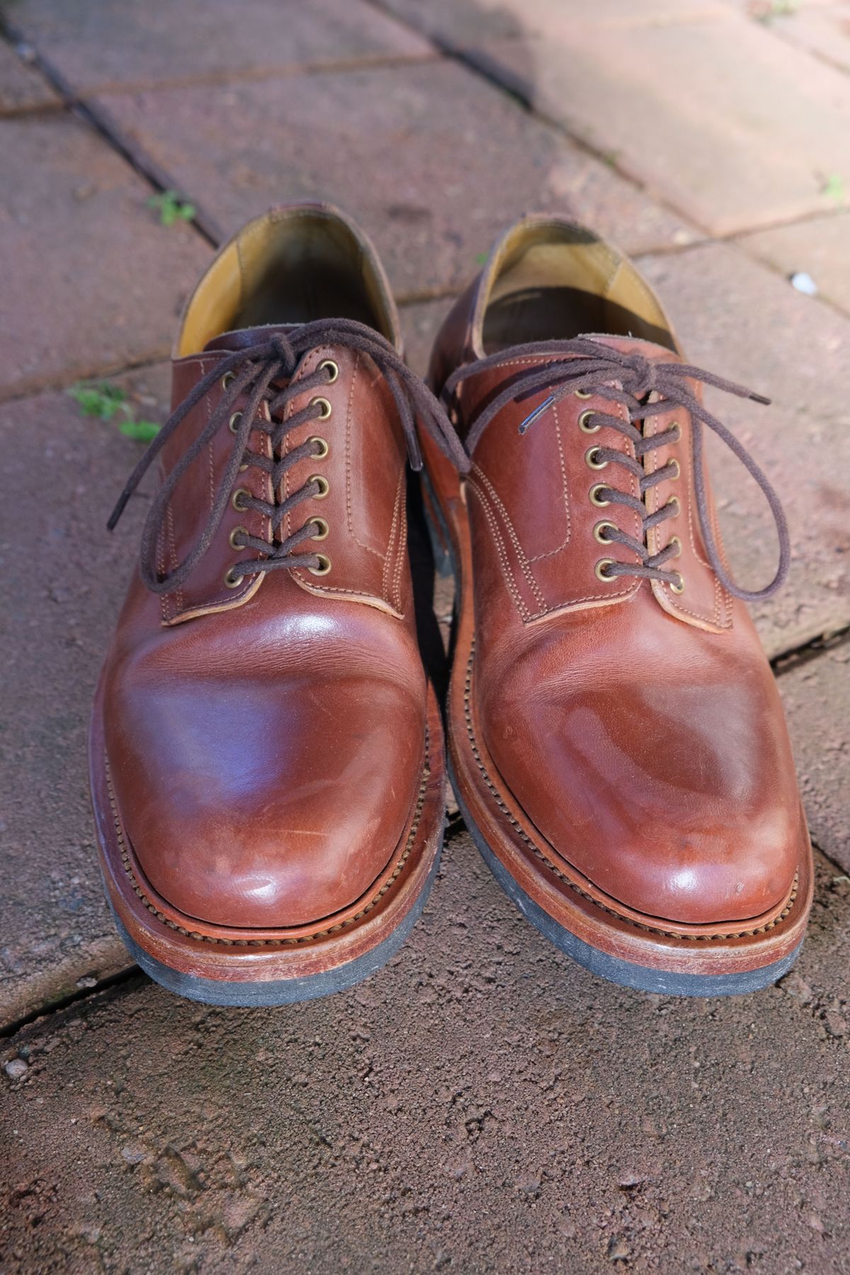 Photo by patinathunderdome on January 4, 2022 of the Sagara x Stitchdown Bandung Derby in Conceria Cloe Mahogany Horsebutt.