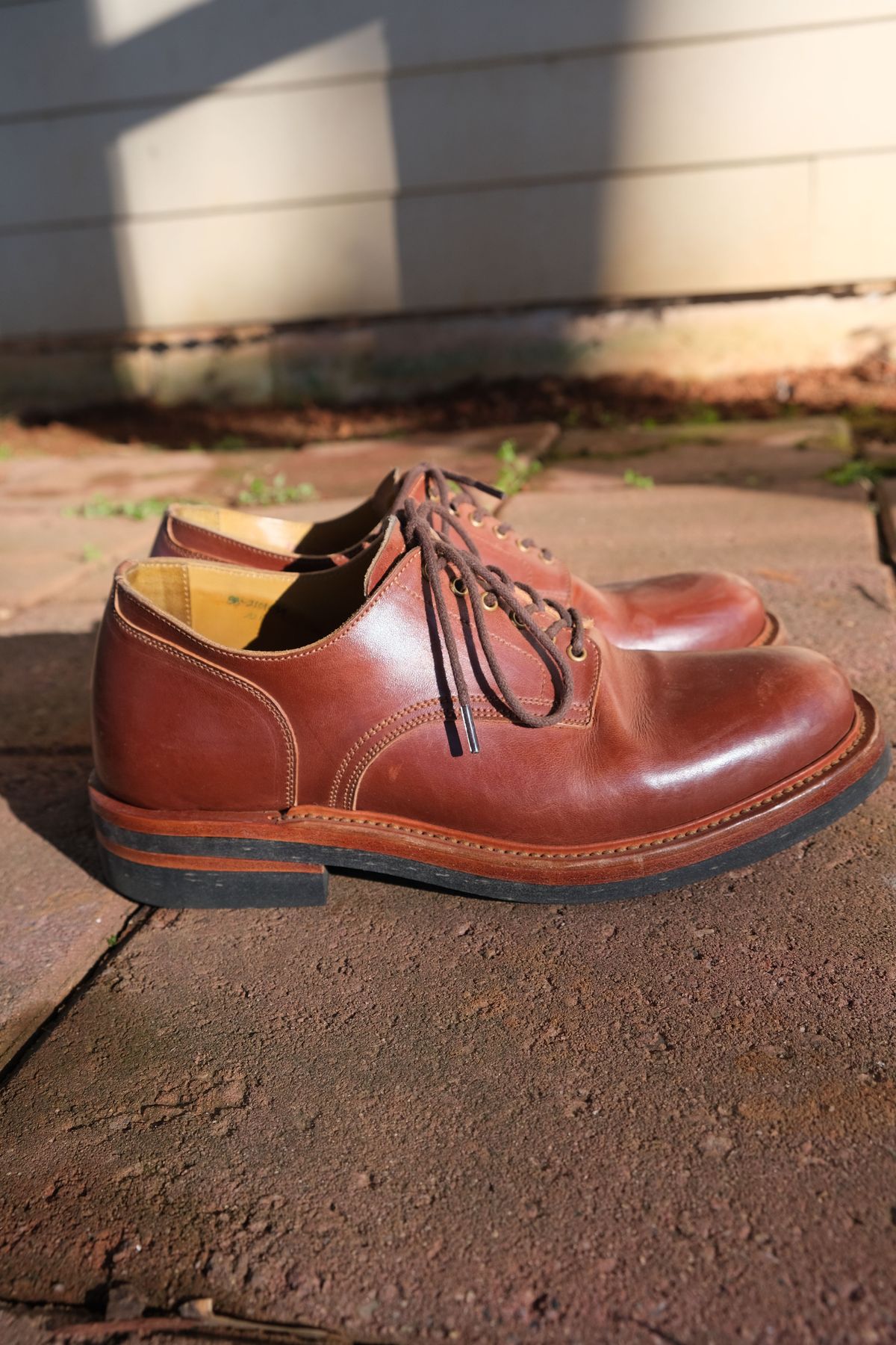 Photo by patinathunderdome on January 4, 2022 of the Sagara x Stitchdown Bandung Derby in Conceria Cloe Mahogany Horsebutt.
