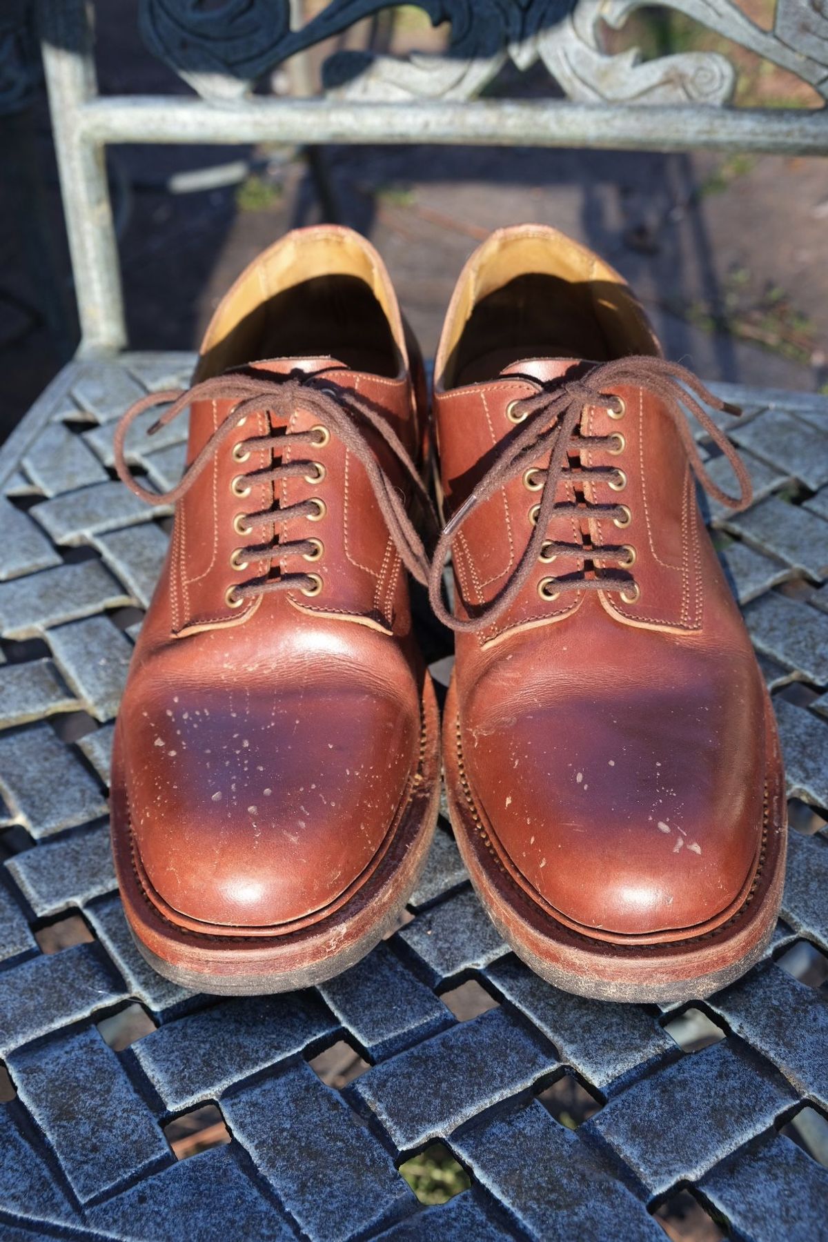 Photo by patinathunderdome on February 5, 2022 of the Sagara x Stitchdown Bandung Derby in Conceria Cloe Mahogany Horsebutt.