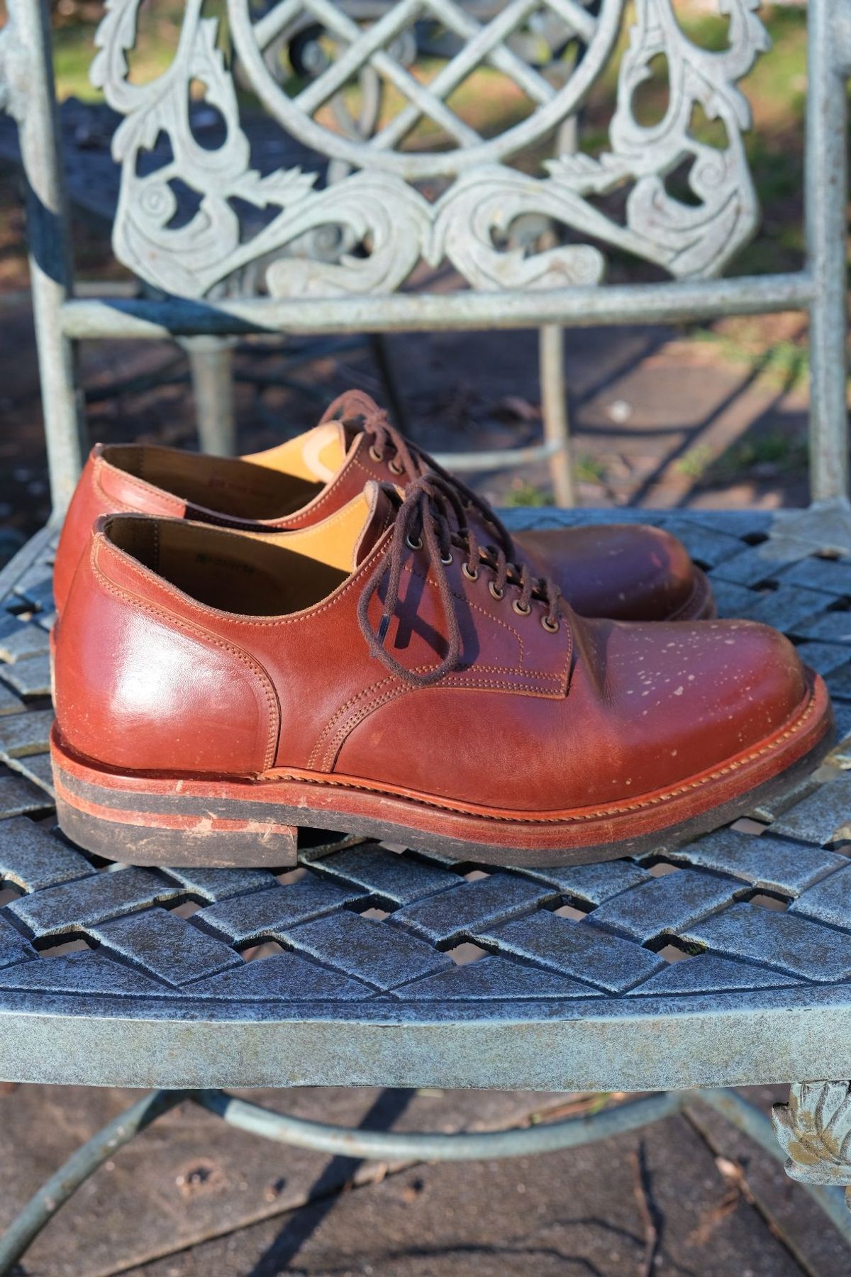Photo by patinathunderdome on February 5, 2022 of the Sagara x Stitchdown Bandung Derby in Conceria Cloe Mahogany Horsebutt.