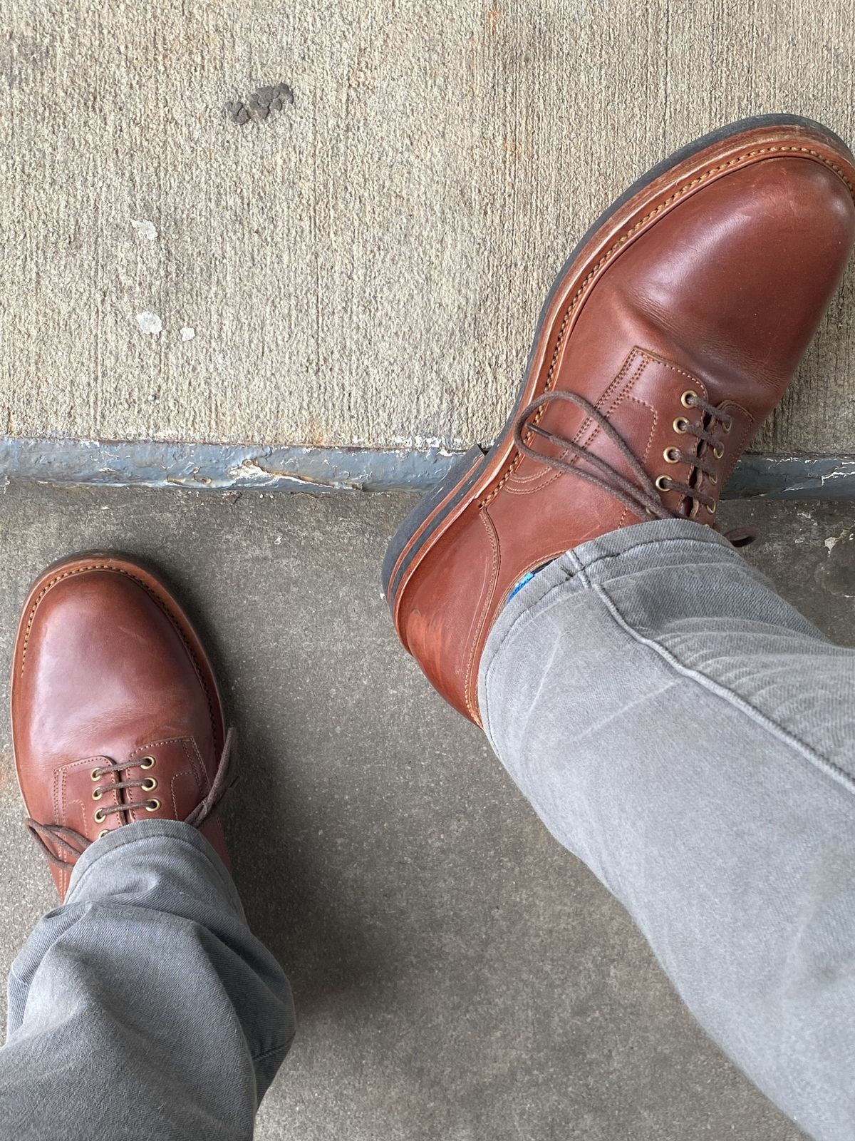 Photo by patinathunderdome on February 5, 2022 of the Sagara x Stitchdown Bandung Derby in Conceria Cloe Mahogany Horsebutt.