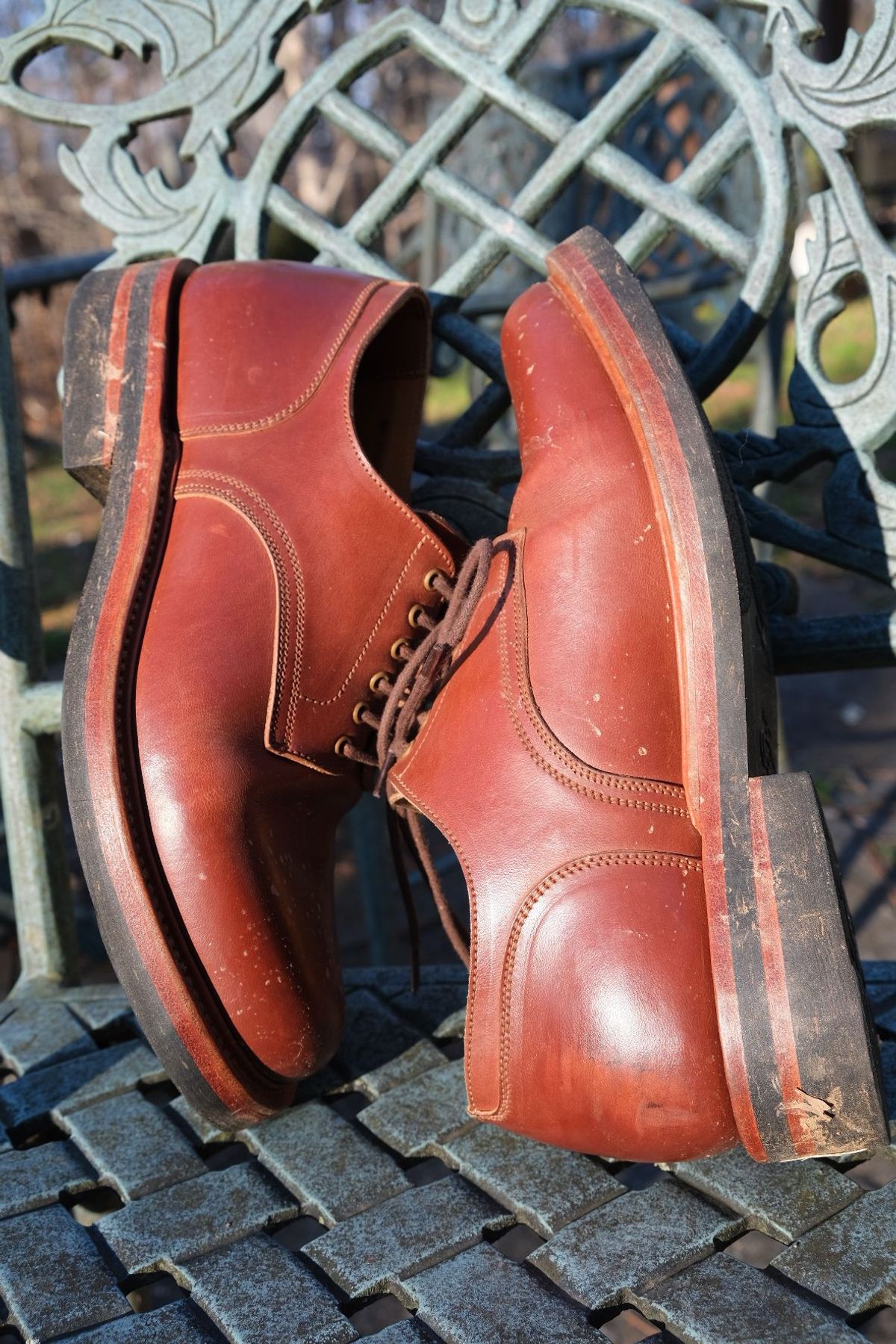 Photo by patinathunderdome on February 5, 2022 of the Sagara x Stitchdown Bandung Derby in Conceria Cloe Mahogany Horsebutt.