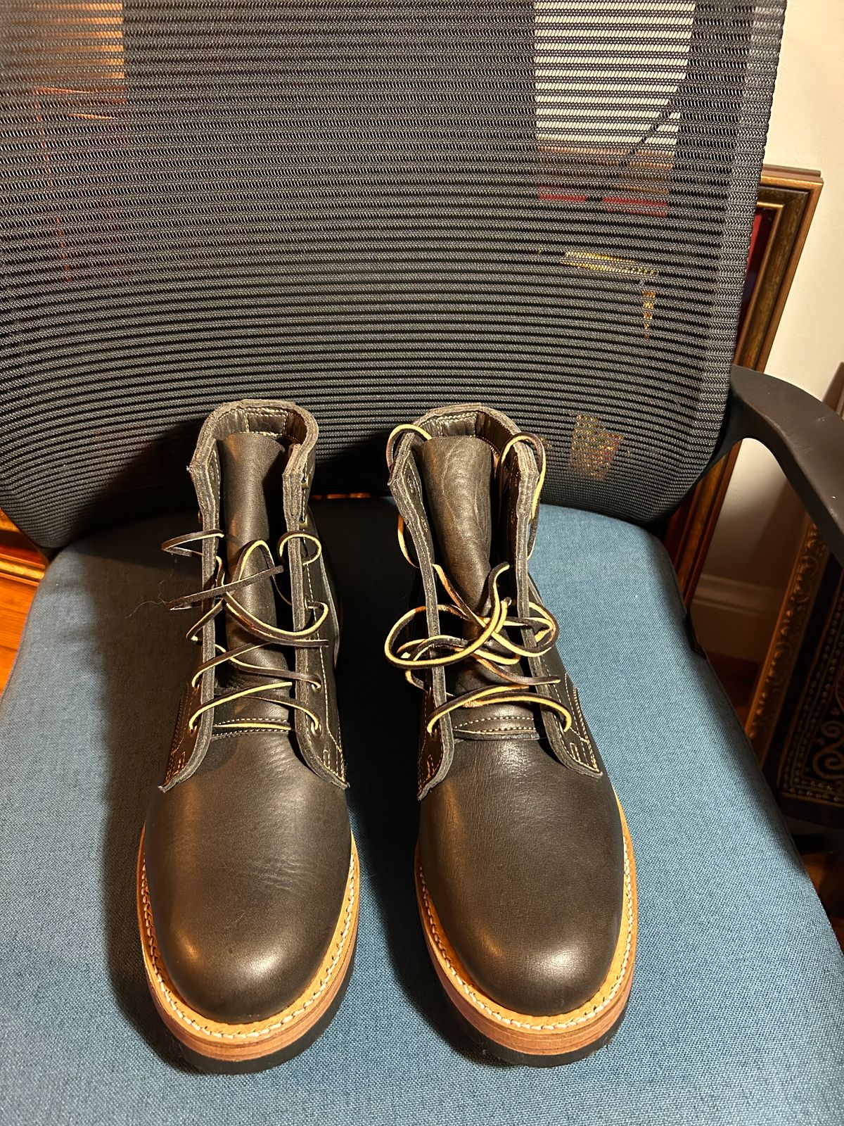 Photo by patinathunderdome on October 1, 2023 of the Truman Service Boot in Seidel Charcoal Grizzly.