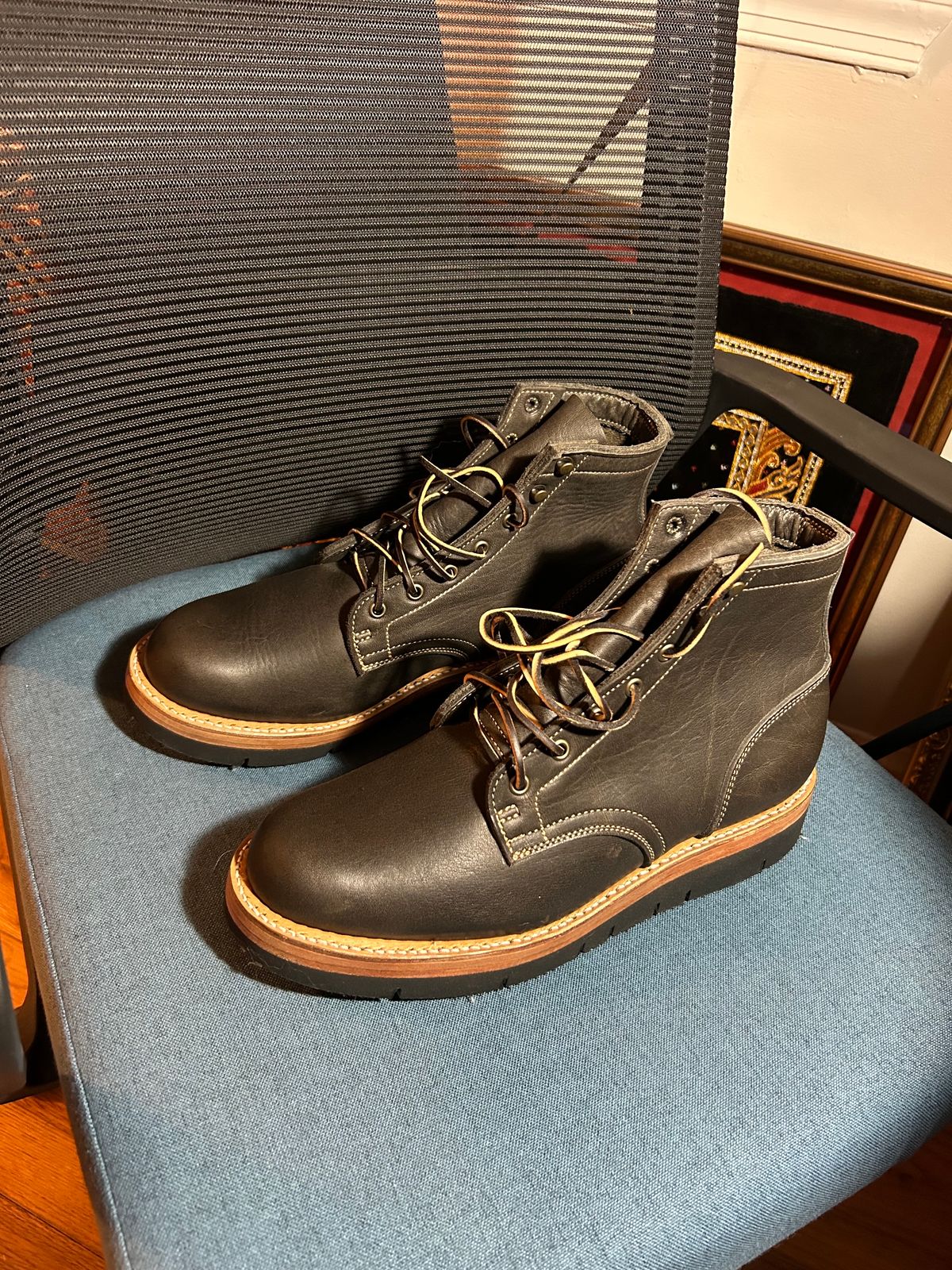 Photo by patinathunderdome on October 1, 2023 of the Truman Service Boot in Seidel Charcoal Grizzly.