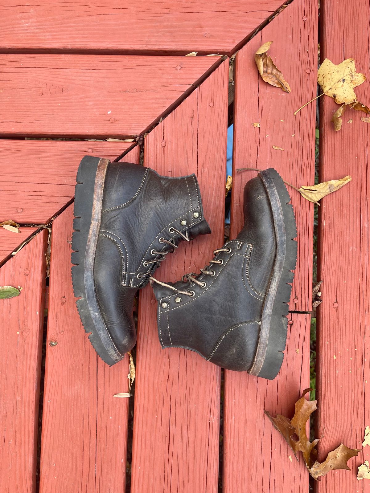 Photo by patinathunderdome on November 1, 2023 of the Truman Service Boot in Seidel Charcoal Grizzly.