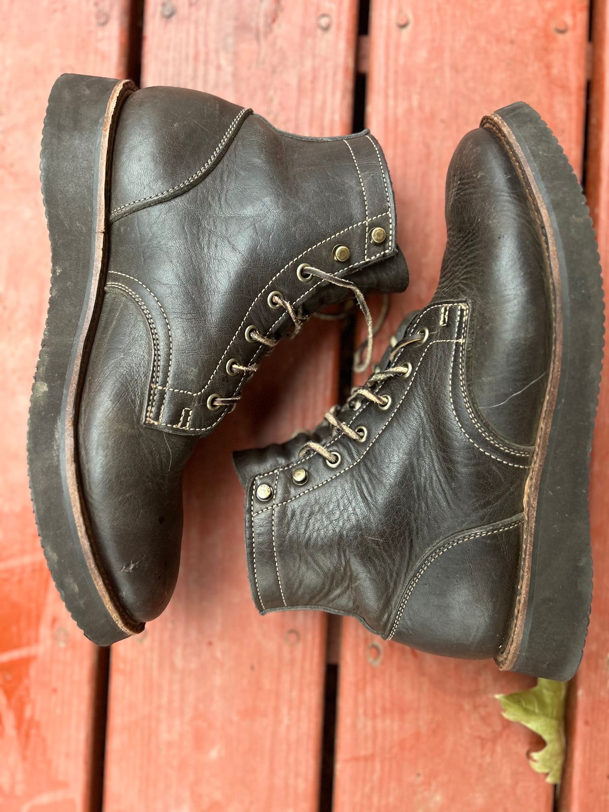 Photo by patinathunderdome on December 1, 2023 of the Truman Service Boot in Seidel Charcoal Grizzly.