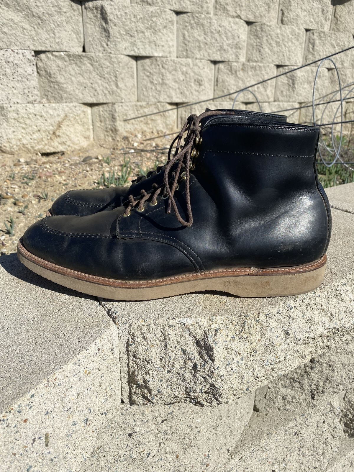 Photo by patinathunderdome on February 4, 2022 of the Alden Indy Boot in Horween Black Chromexcel.