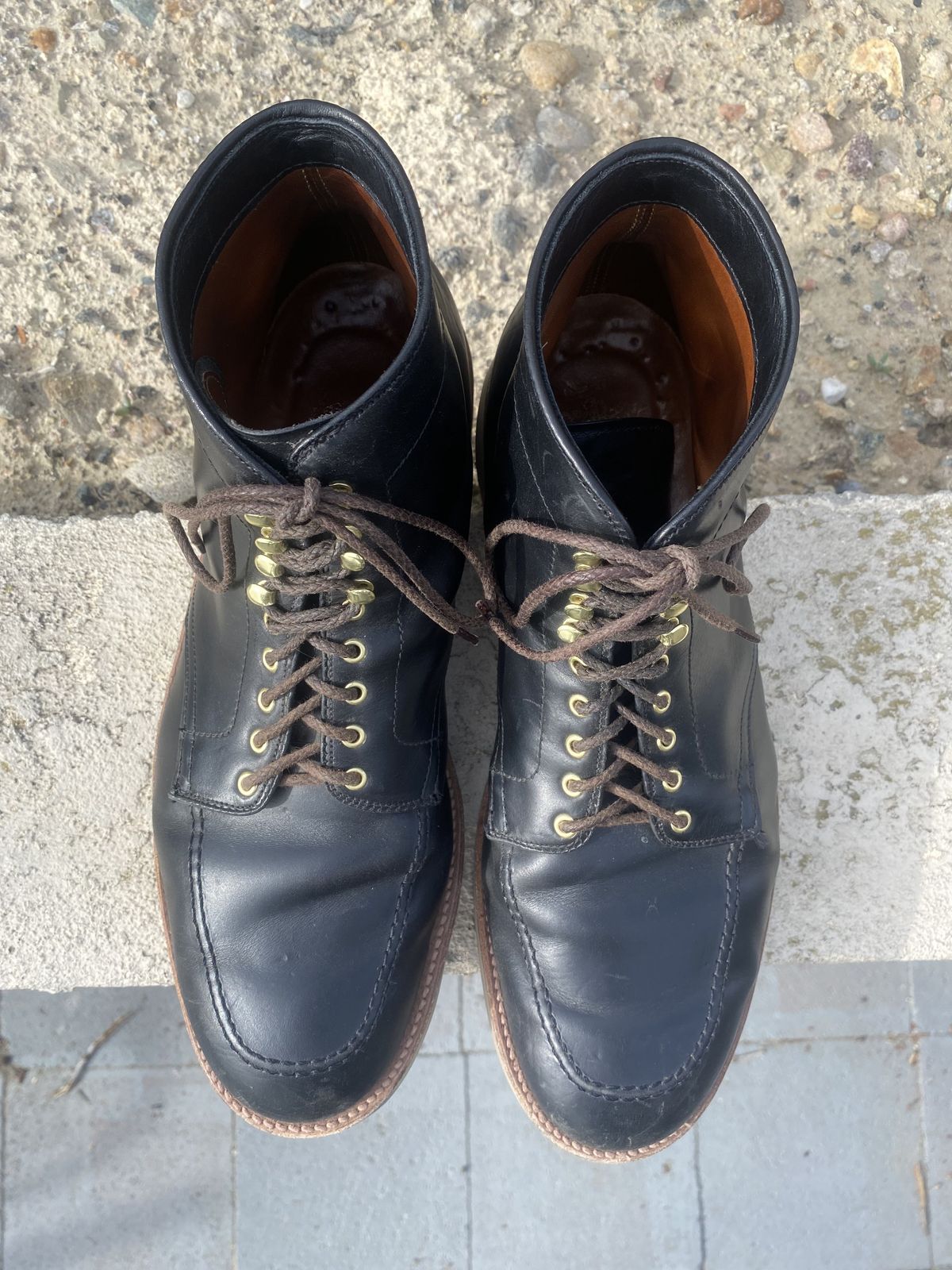 Photo by patinathunderdome on March 2, 2022 of the Alden Indy Boot in Horween Black Chromexcel.