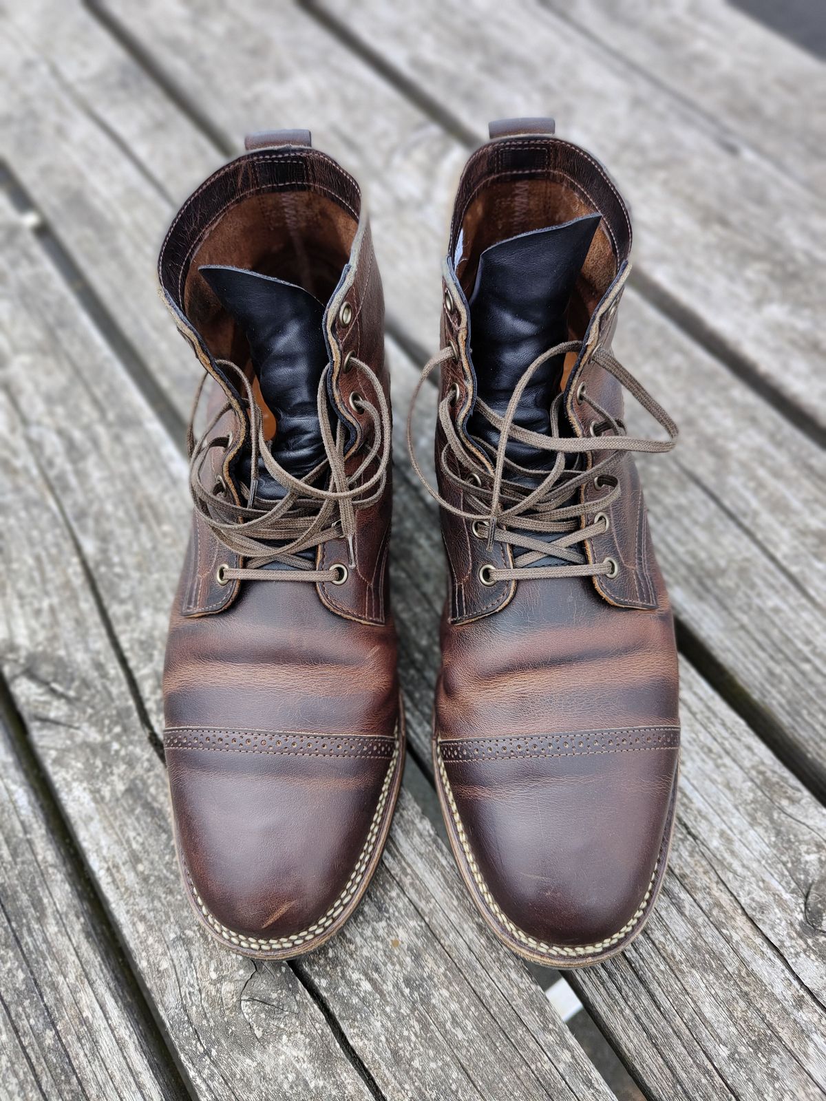 Photo by patinathunderdome on May 5, 2022 of the Viberg Service Boot in Horween Rowdy Dachshund.