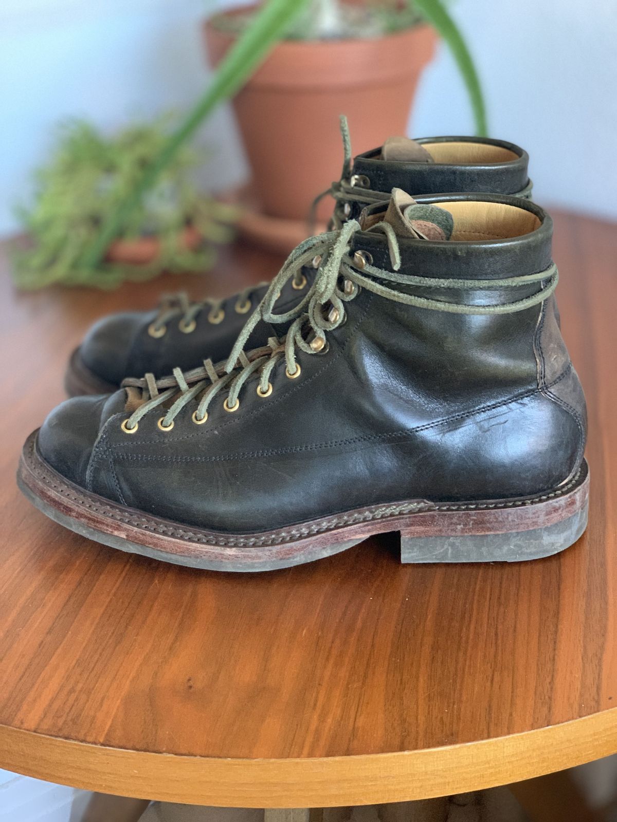 Photo by patinathunderdome on November 5, 2021 of the Sagara Cordmaster in Badalassi Carlo Oliva Minerva Overdyed Black.
