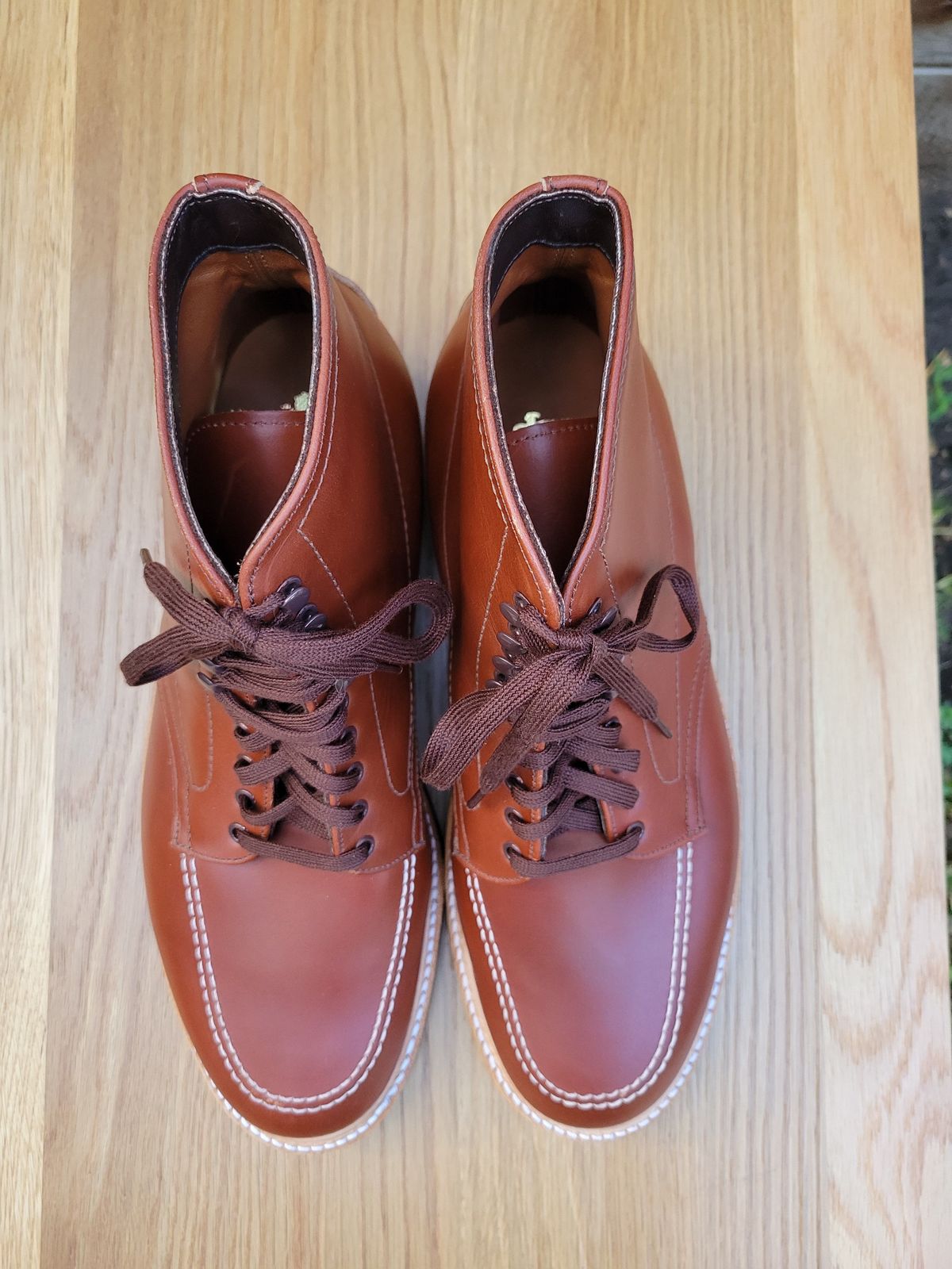 Photo by patinathunderdome on October 2, 2021 of the Alden Indy Boot in Horween Mahogany Legacy.