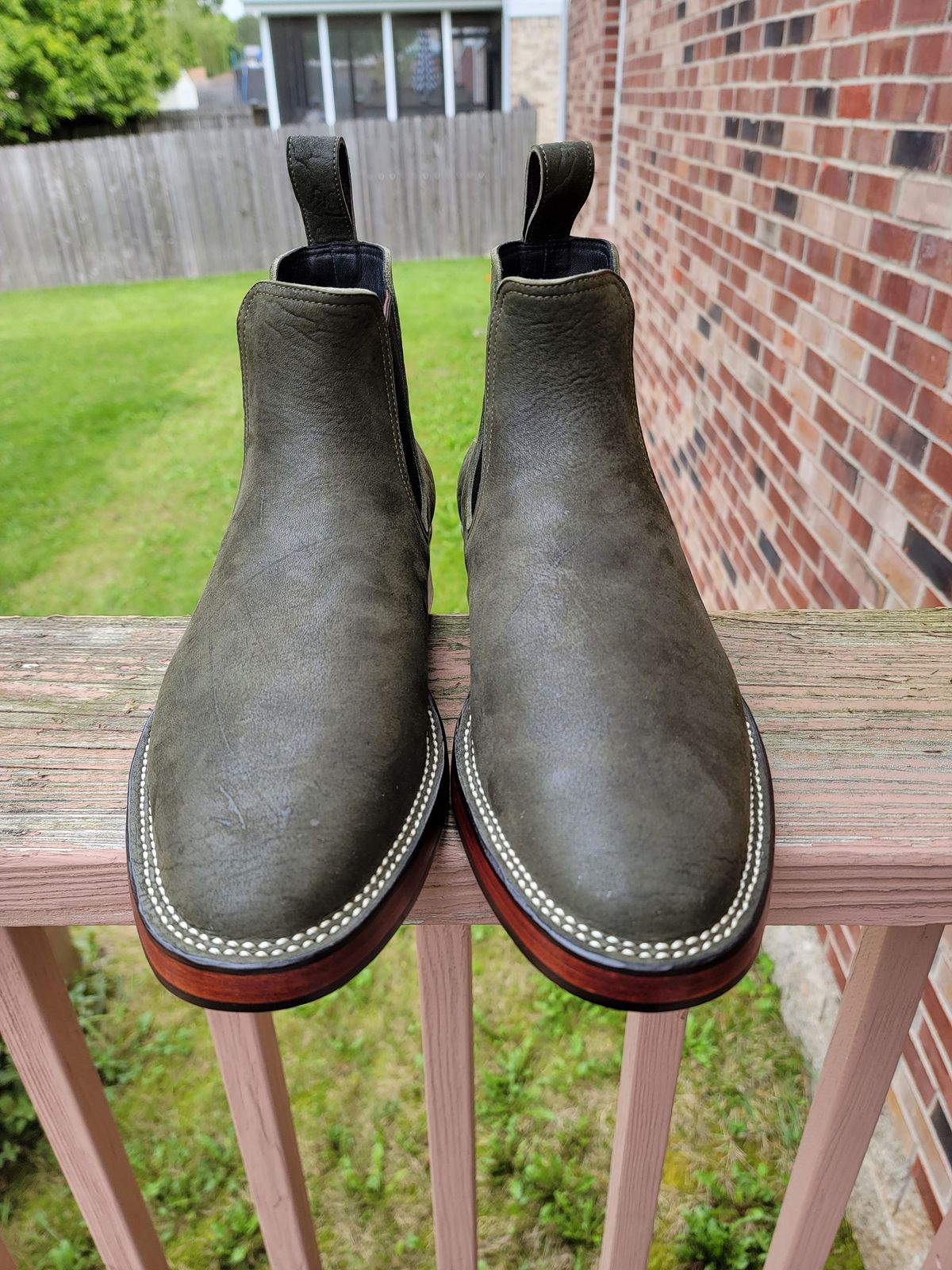Photo by patinathunderdome on October 4, 2021 of the Benzein The Seventh Chelsea Boot in Shinki Olive Shrunken Horsebutt.