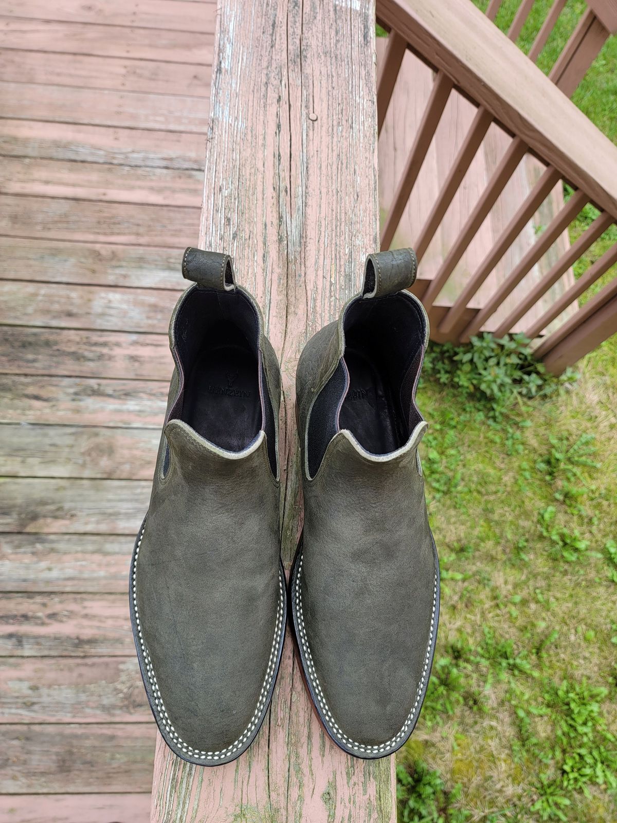 Photo by patinathunderdome on October 4, 2021 of the Benzein The Seventh Chelsea Boot in Shinki Olive Shrunken Horsebutt.