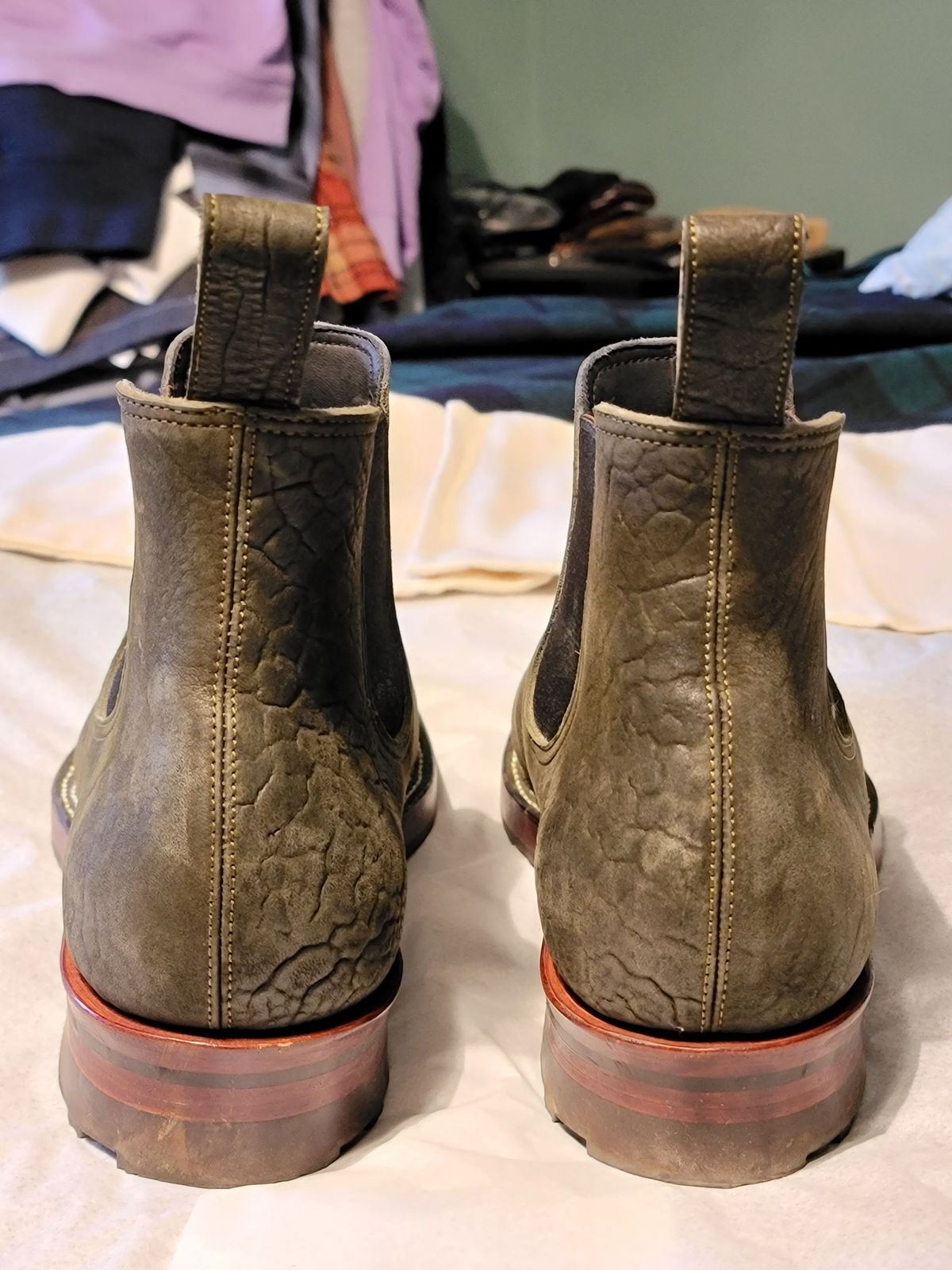 Photo by patinathunderdome on November 5, 2021 of the Benzein The Seventh Chelsea Boot in Shinki Olive Shrunken Horsebutt.