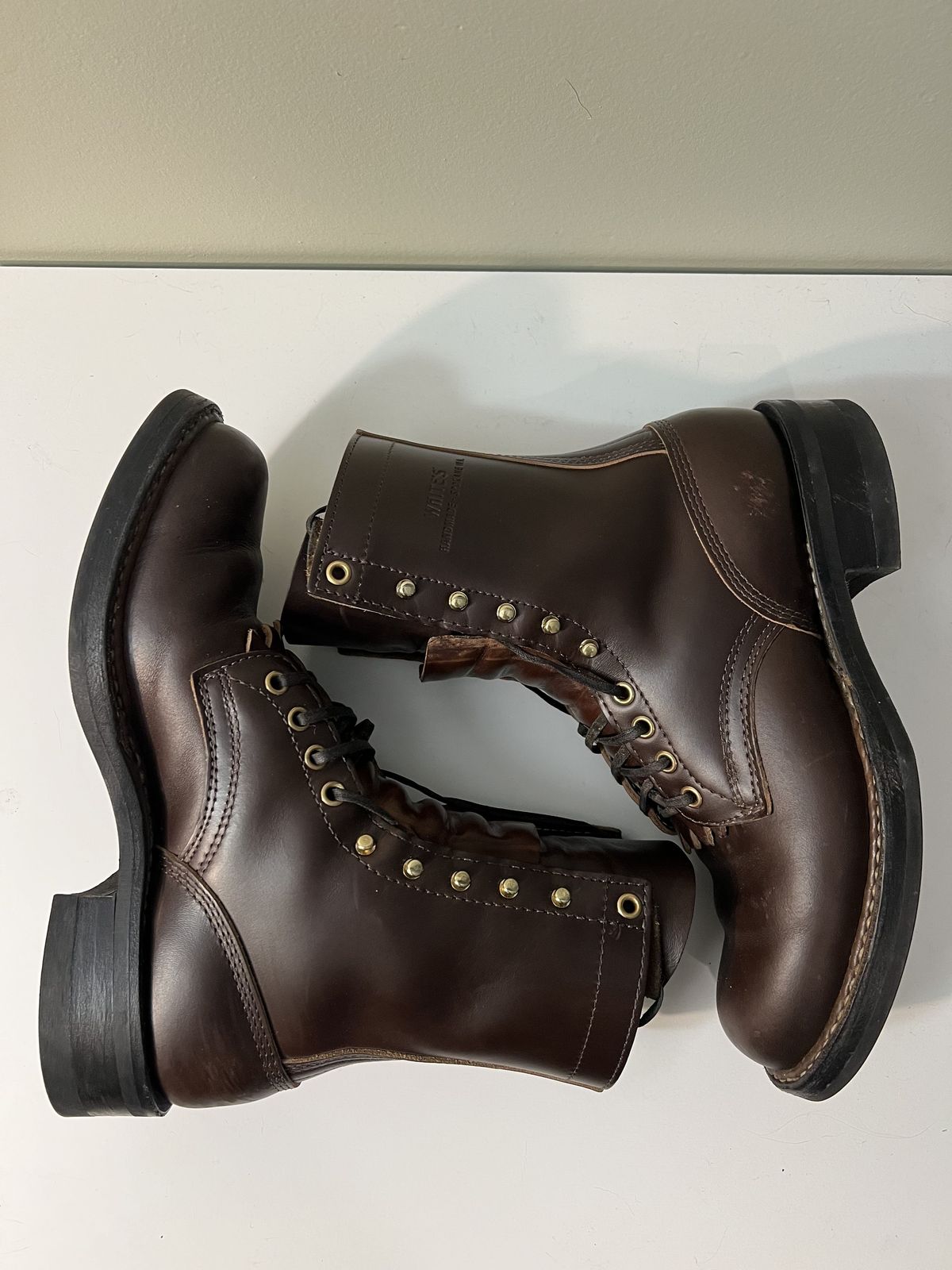 Photo by patinathunderdome on November 6, 2021 of the White's Bounty Hunter in Horween Brown Chromexcel Horsehide.