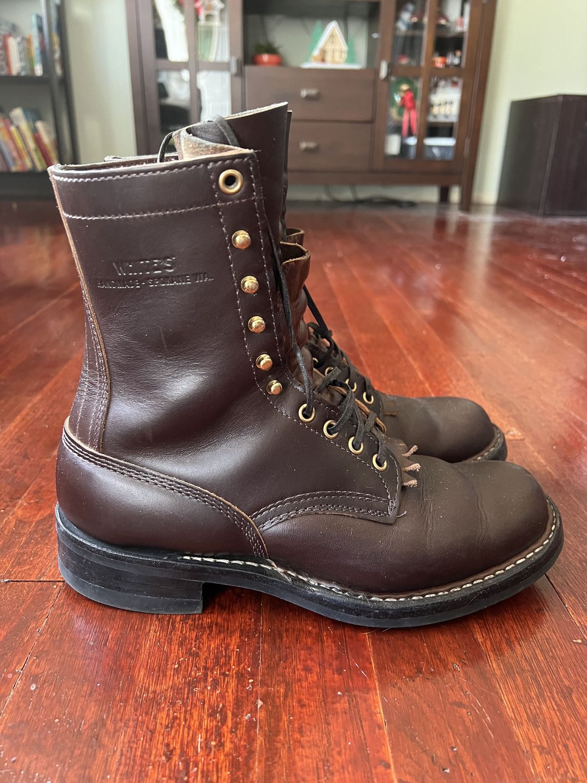 Photo by patinathunderdome on December 5, 2021 of the White's Bounty Hunter in Horween Brown Chromexcel Horsehide.
