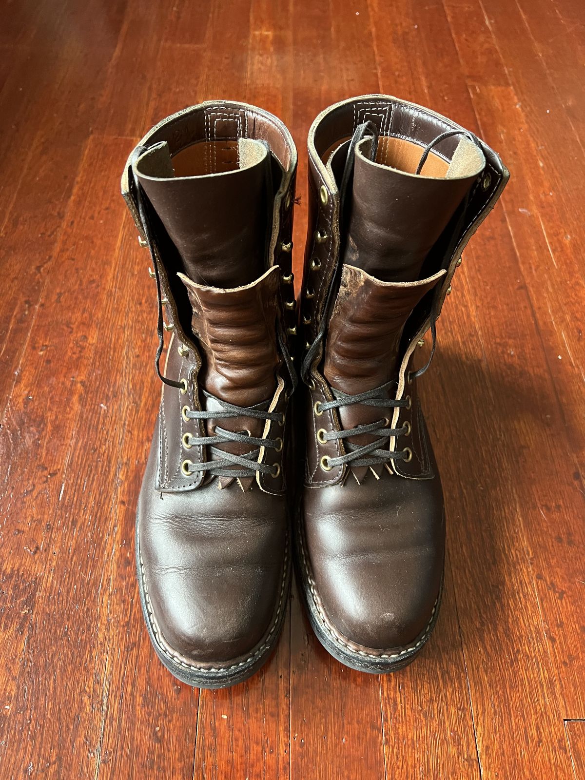 Photo by patinathunderdome on January 5, 2022 of the White's Bounty Hunter in Horween Brown Chromexcel Horsehide.