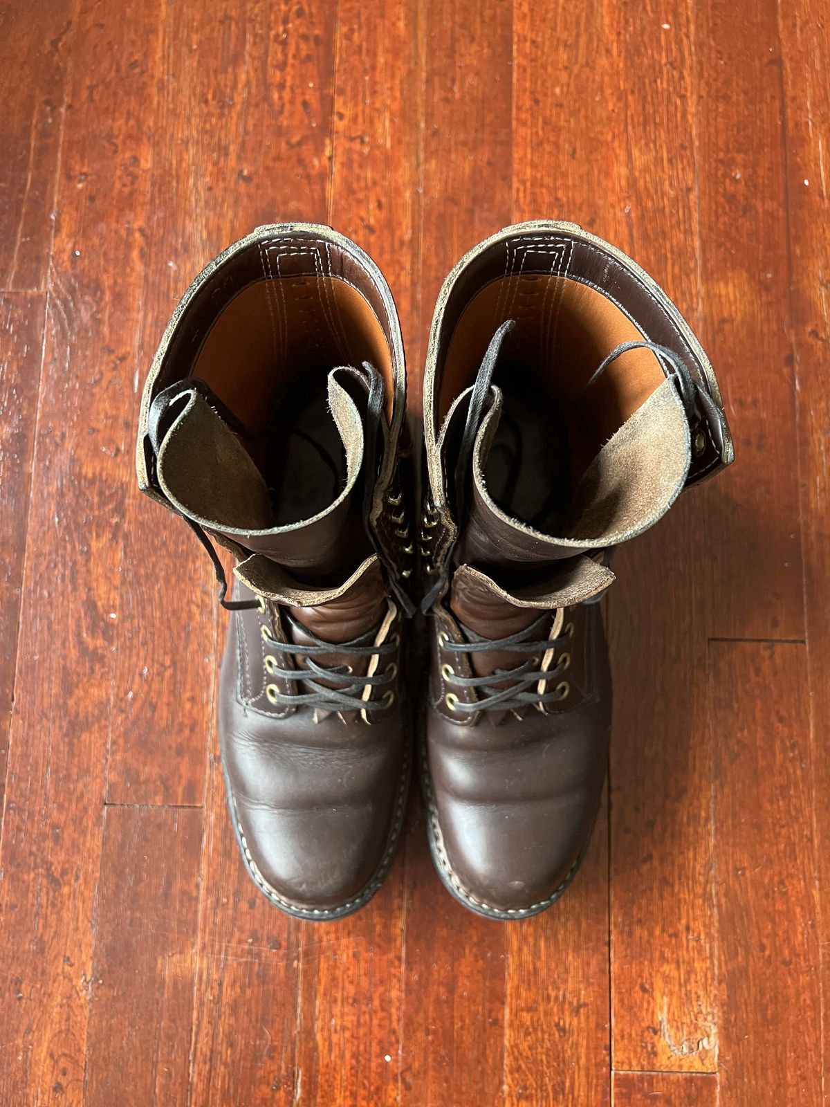 Photo by patinathunderdome on January 5, 2022 of the White's Bounty Hunter in Horween Brown Chromexcel Horsehide.