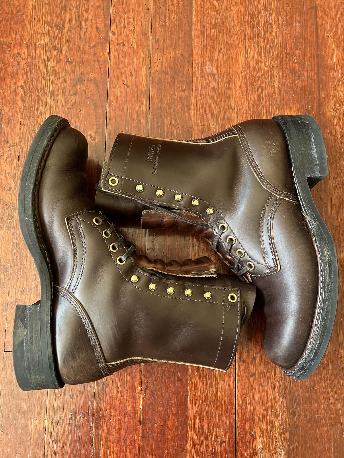 Photo by patinathunderdome on February 5, 2022 of the White's Bounty Hunter in Horween Brown Chromexcel Horsehide.