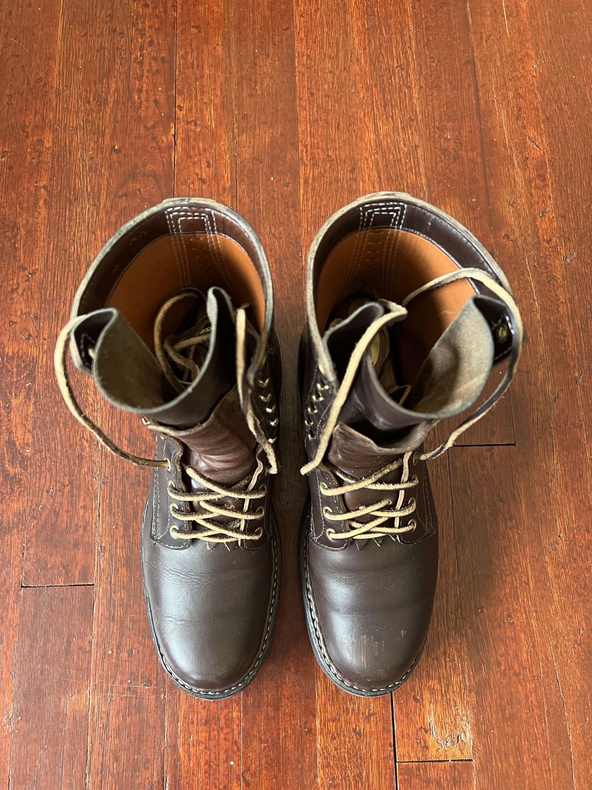 Photo by patinathunderdome on March 5, 2022 of the White's Bounty Hunter in Horween Brown Chromexcel Horsehide.