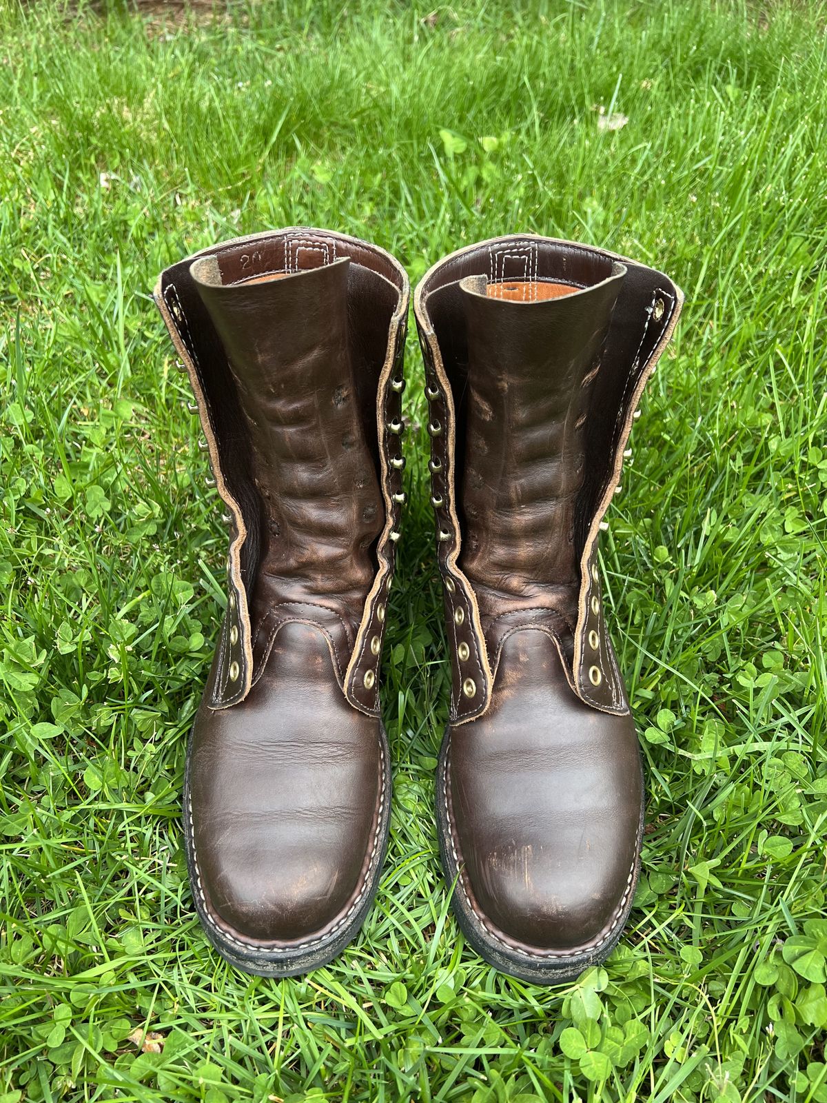 Photo by patinathunderdome on May 5, 2022 of the White's Bounty Hunter in Horween Brown Chromexcel Horsehide.