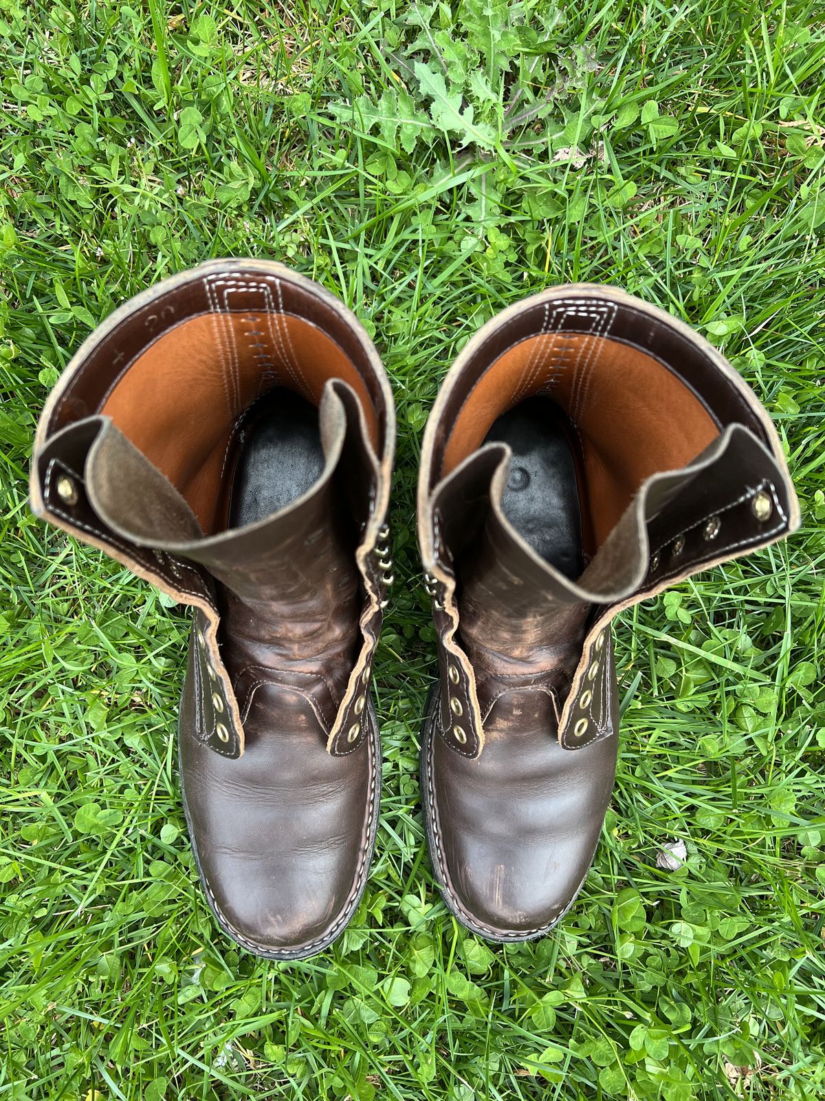 Photo by patinathunderdome on May 5, 2022 of the White's Bounty Hunter in Horween Brown Chromexcel Horsehide.