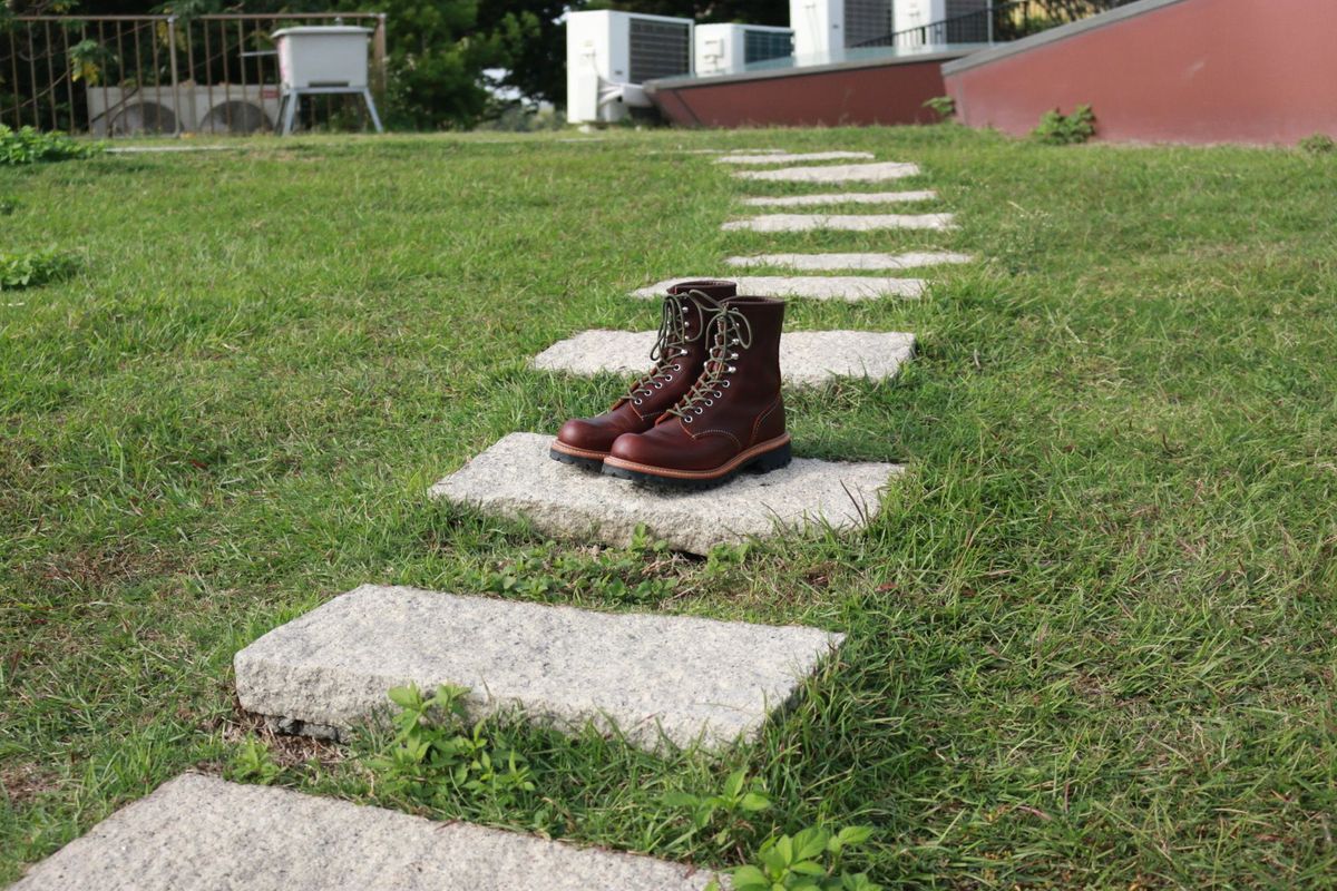 Photo by patinathunderdome on November 5, 2021 of the Red Wing Logger in S.B. Foot Briar Oil Slick.